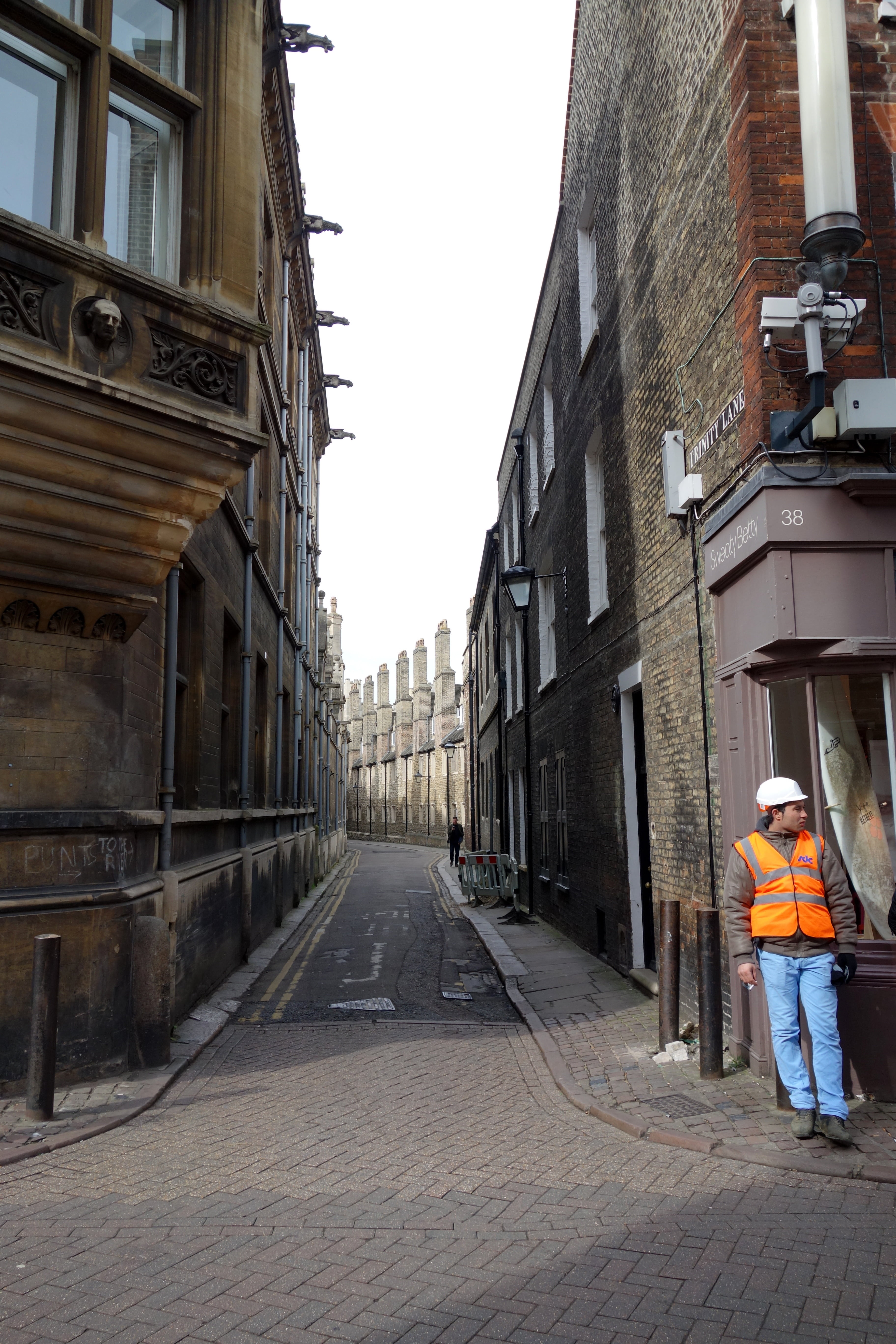 england, men, occupation, building, real people, cambridge, uk, sky, architecture, 5K, standing, direction, one person, city, urban Scene, the way forward, Phone HD Wallpaper