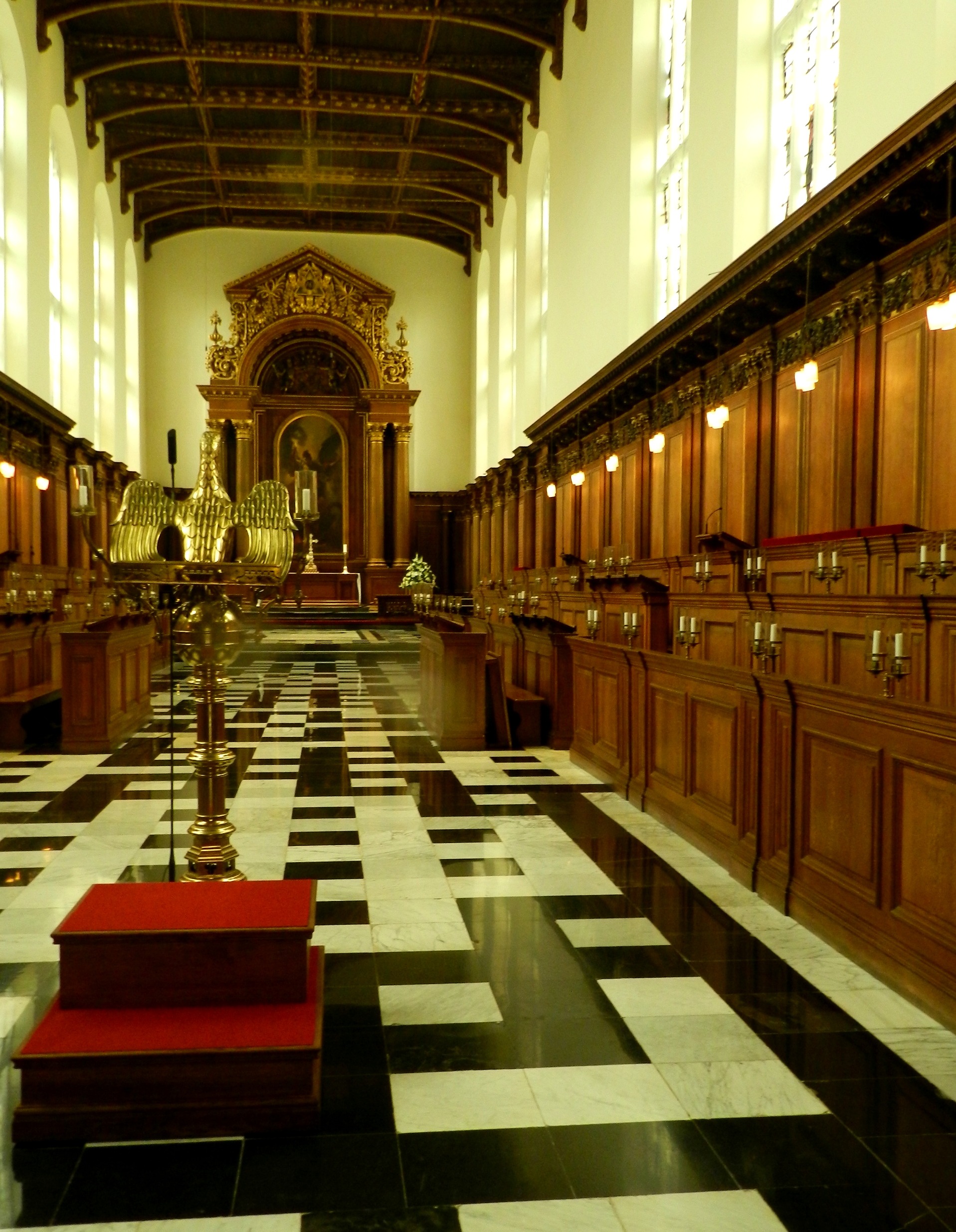 aisle, chapel, spirituality, seat, architectural column, architecture, 1080P, empty, arch, place of worship, flooring, college, campus, no people, building, Phone HD Wallpaper