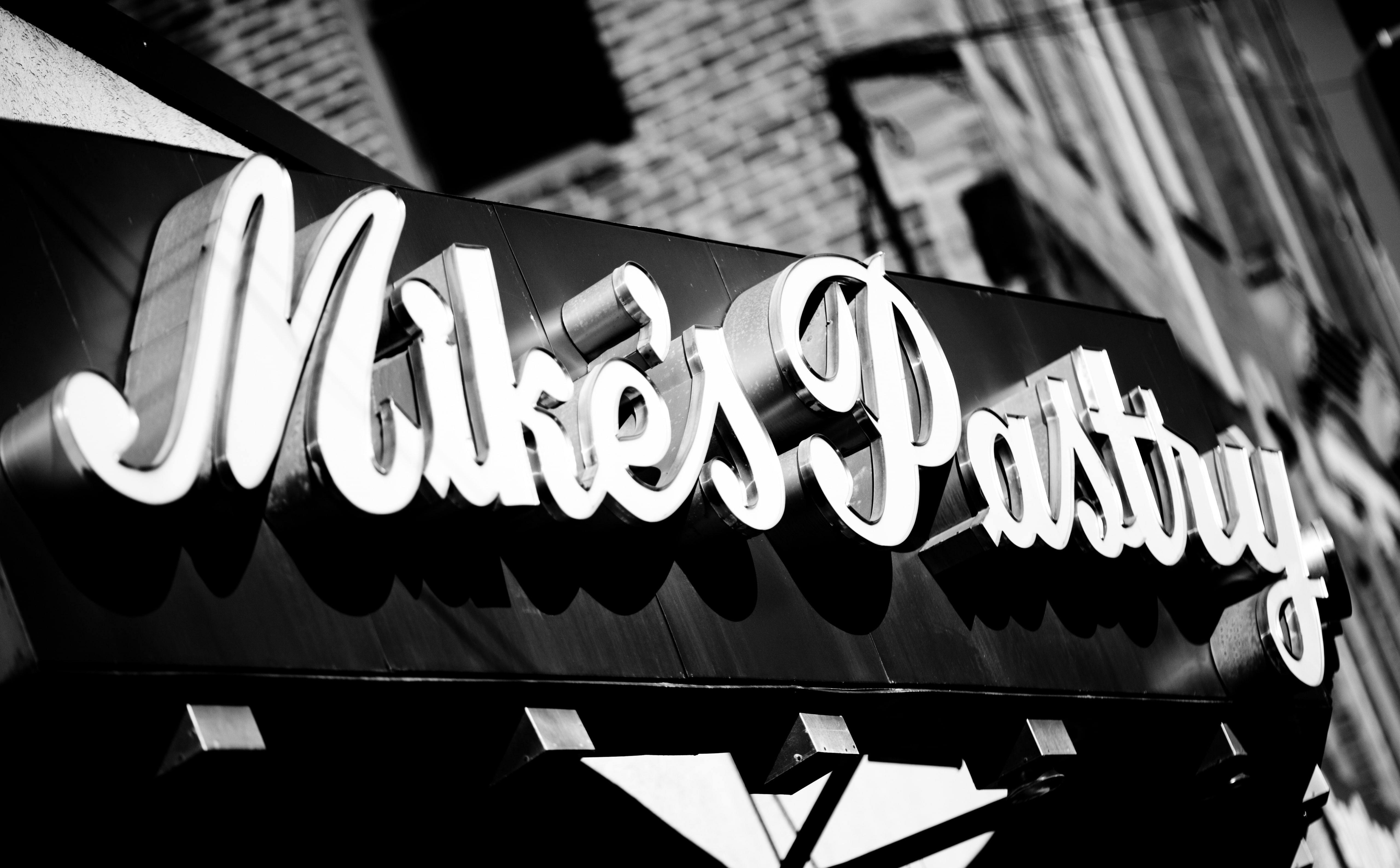 s, 5K, low angle view, built structure, text, sign, New England, day, capital letter, single word, pastry, united states, architecture, North End, neon, HD Wallpaper