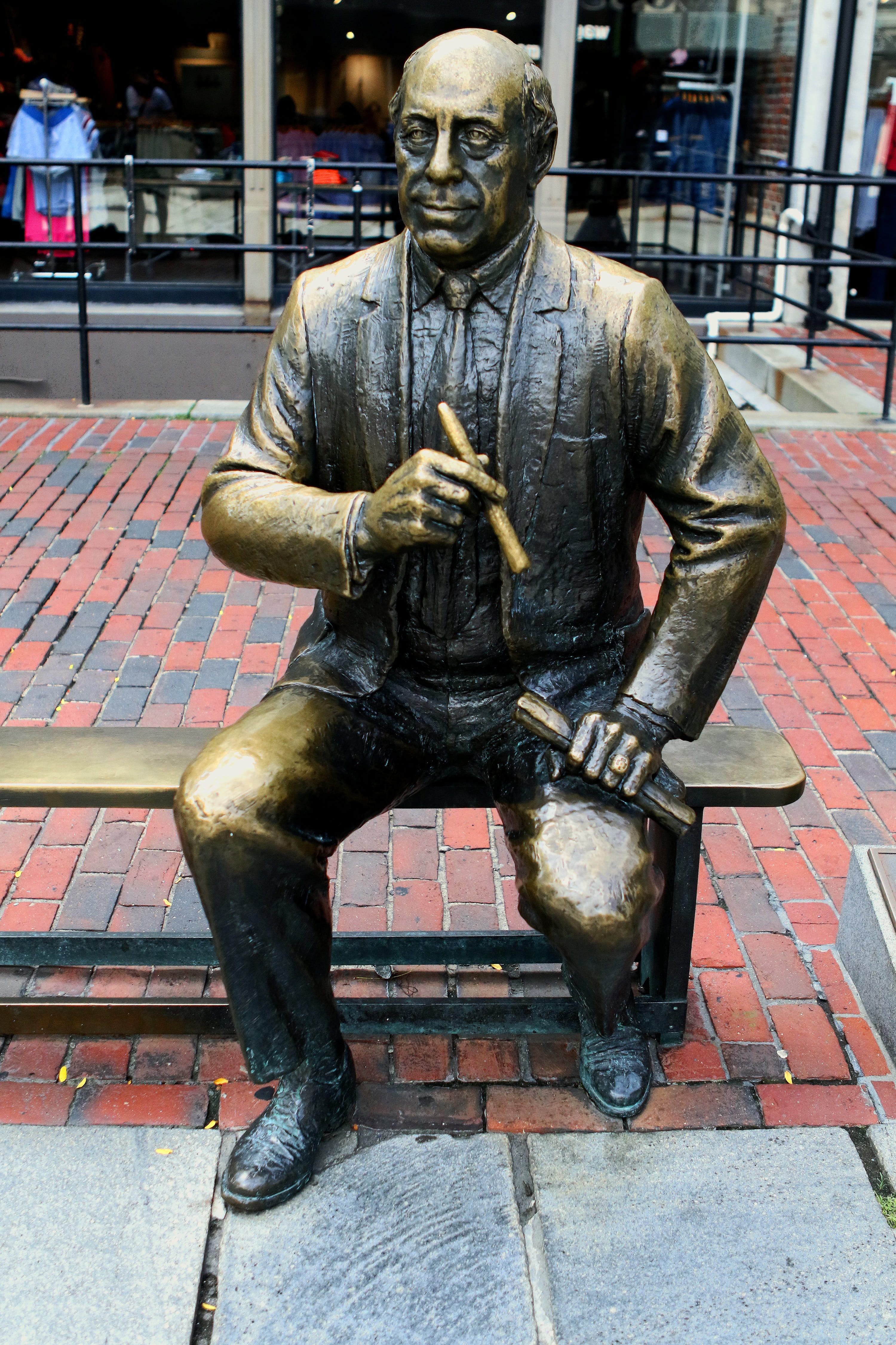 Basketball, Boston, bronze, celtics, famous, 4K, city, sculpture, metal, bench, Statue, day, the past, coach, faneuil hall, people, Red Auerbach, memorial, Phone HD Wallpaper