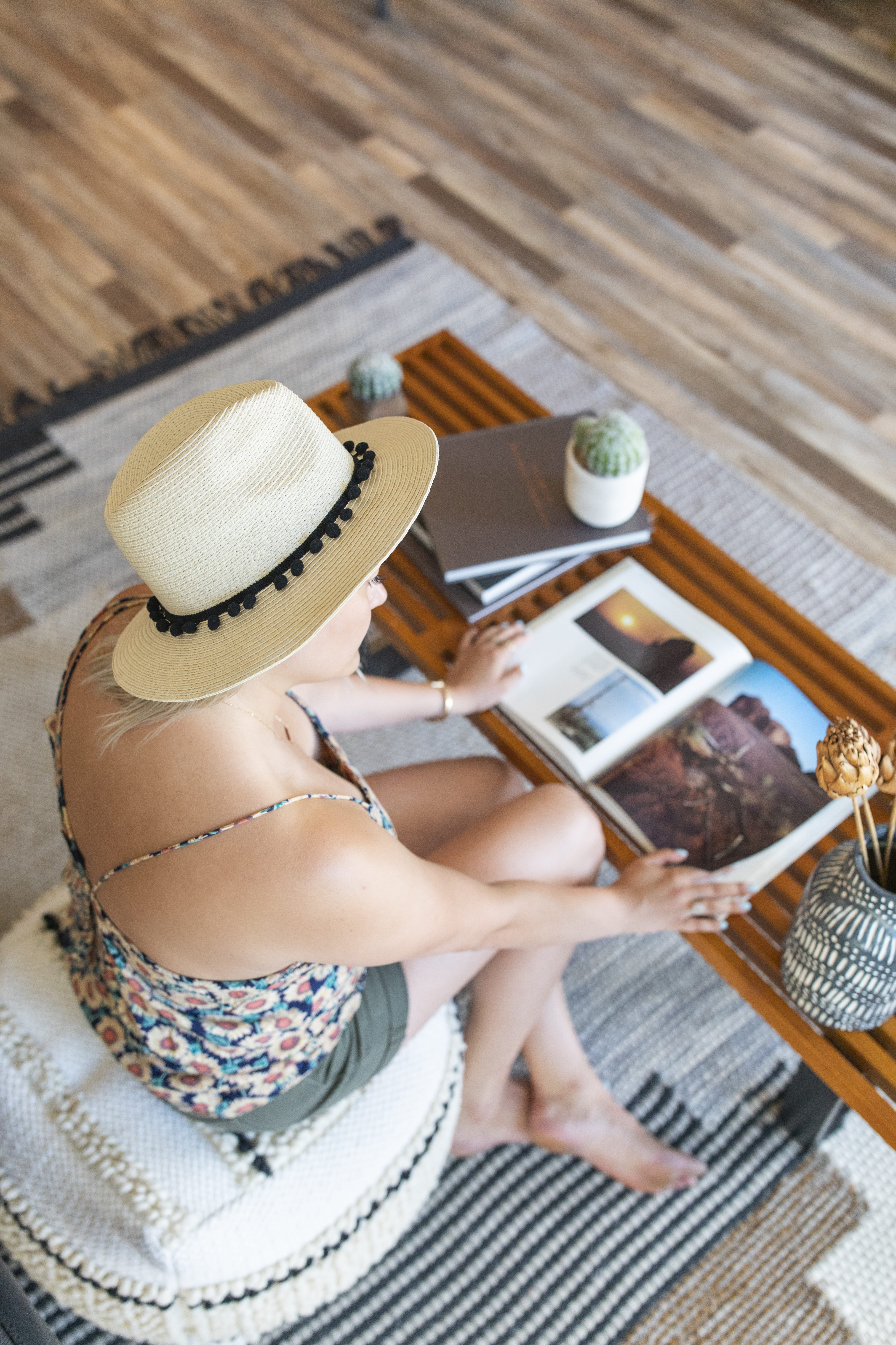 scottsdale, high angle view, reading, mid adult, spring, childhood, book, women, hat, day, chic, sitting, 5K, females, wood - material, portrait, bungalow, Phone HD Wallpaper