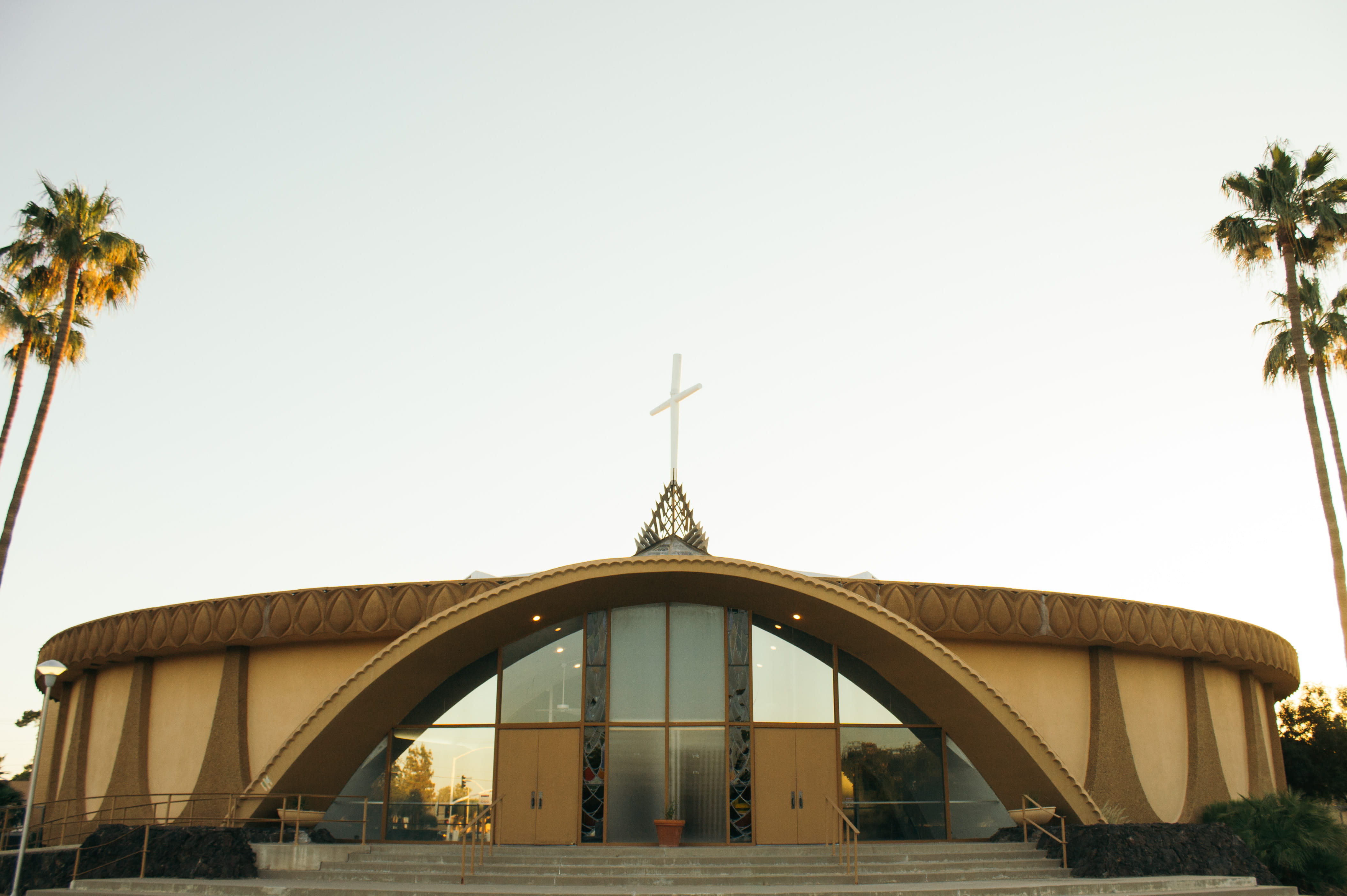 place of worship, connection, sunrise, palm tree, desert, tree, outdoors, building exterior, sky, architecture, arch, low angle view, copy space, united states, HD Wallpaper