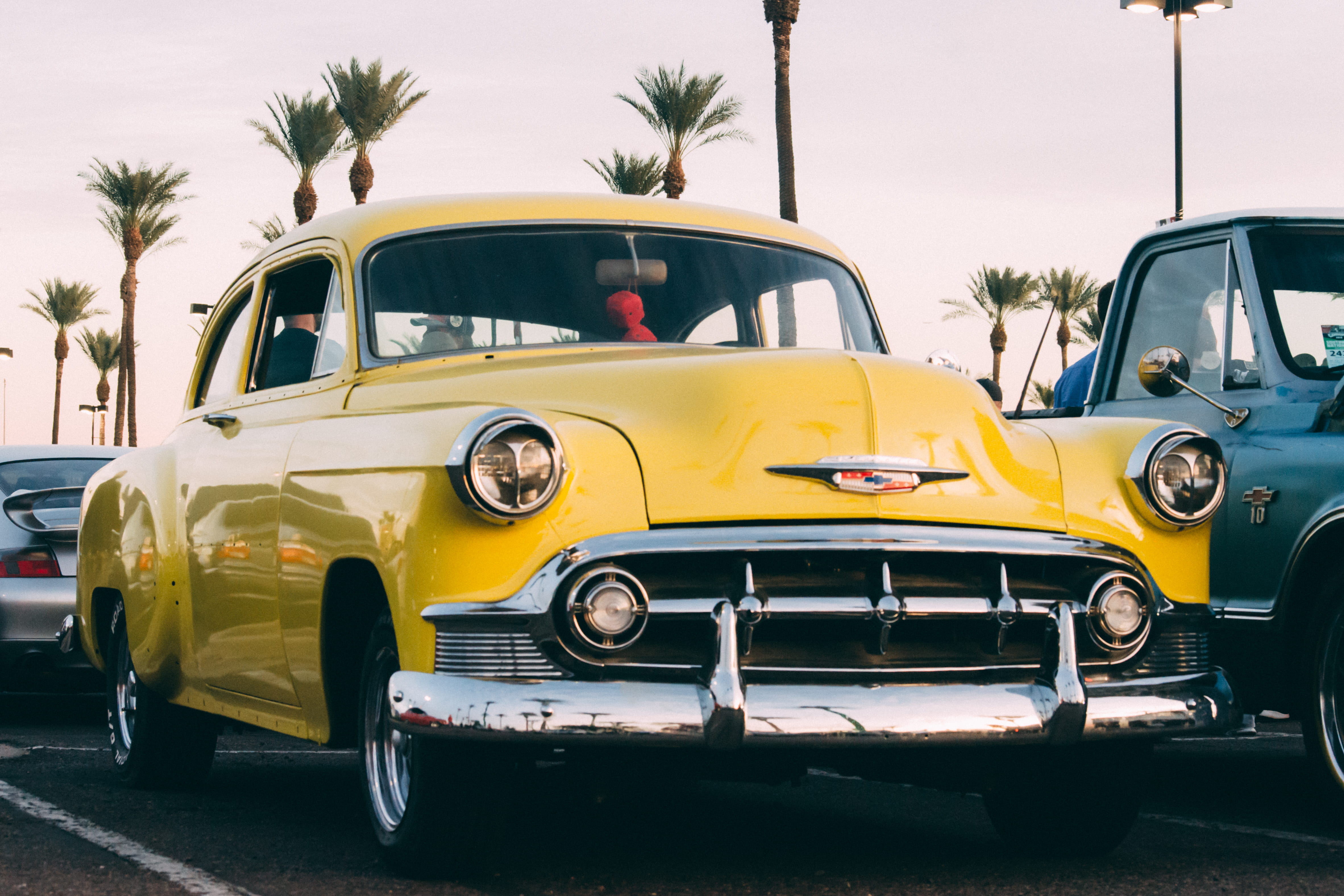 stationary, no people, travel, car show, transportation, vintage car, road, parked, motor vehicle, arecaceae, car wheel, sky, yellow, taxi, palm tree, machine, HD Wallpaper