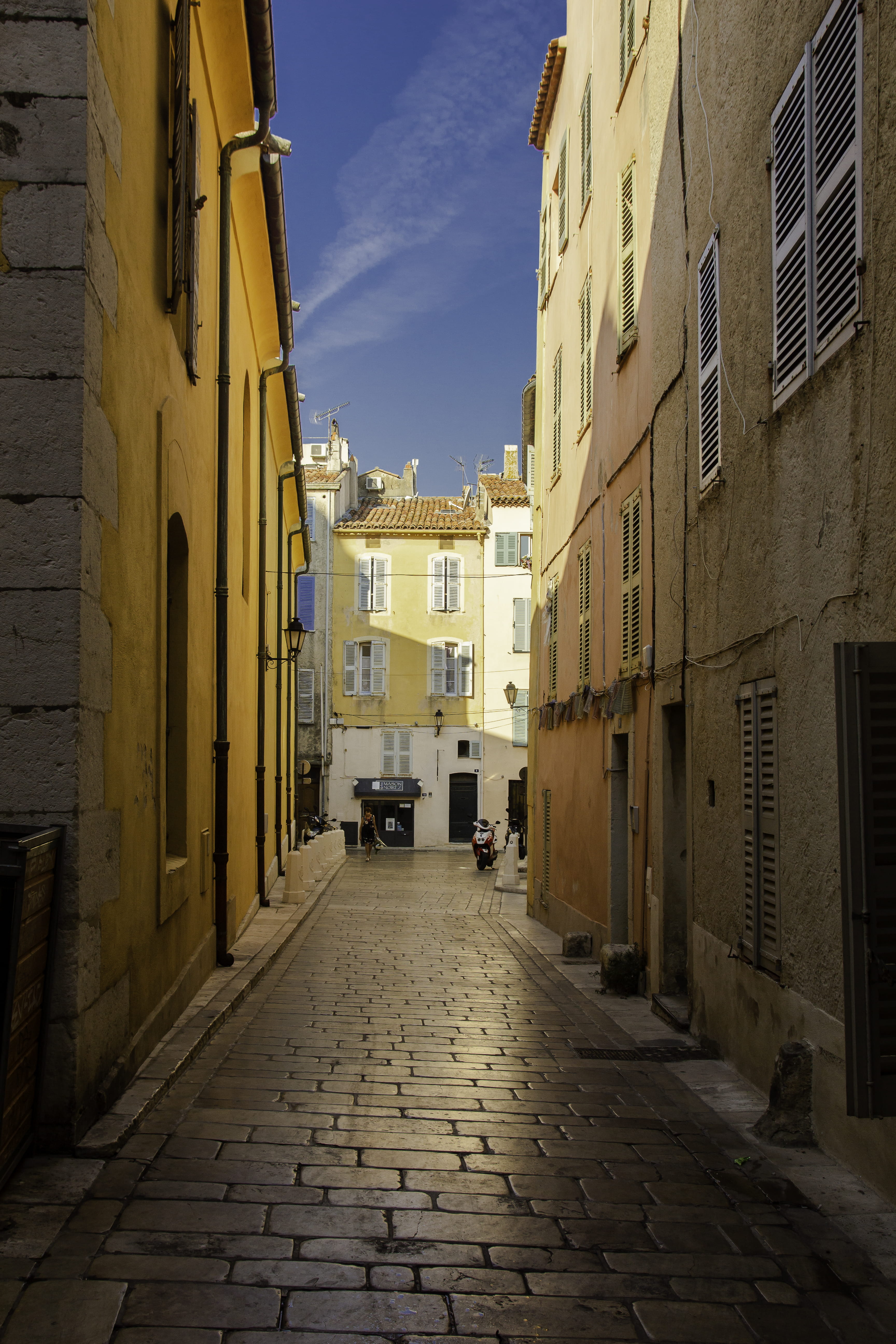provence, cobbled, travel, cobblestone, street, medieval, walkway, old, built Structure, alley, famous Place, city, cultures, italian Culture, summer, europe, Phone HD Wallpaper