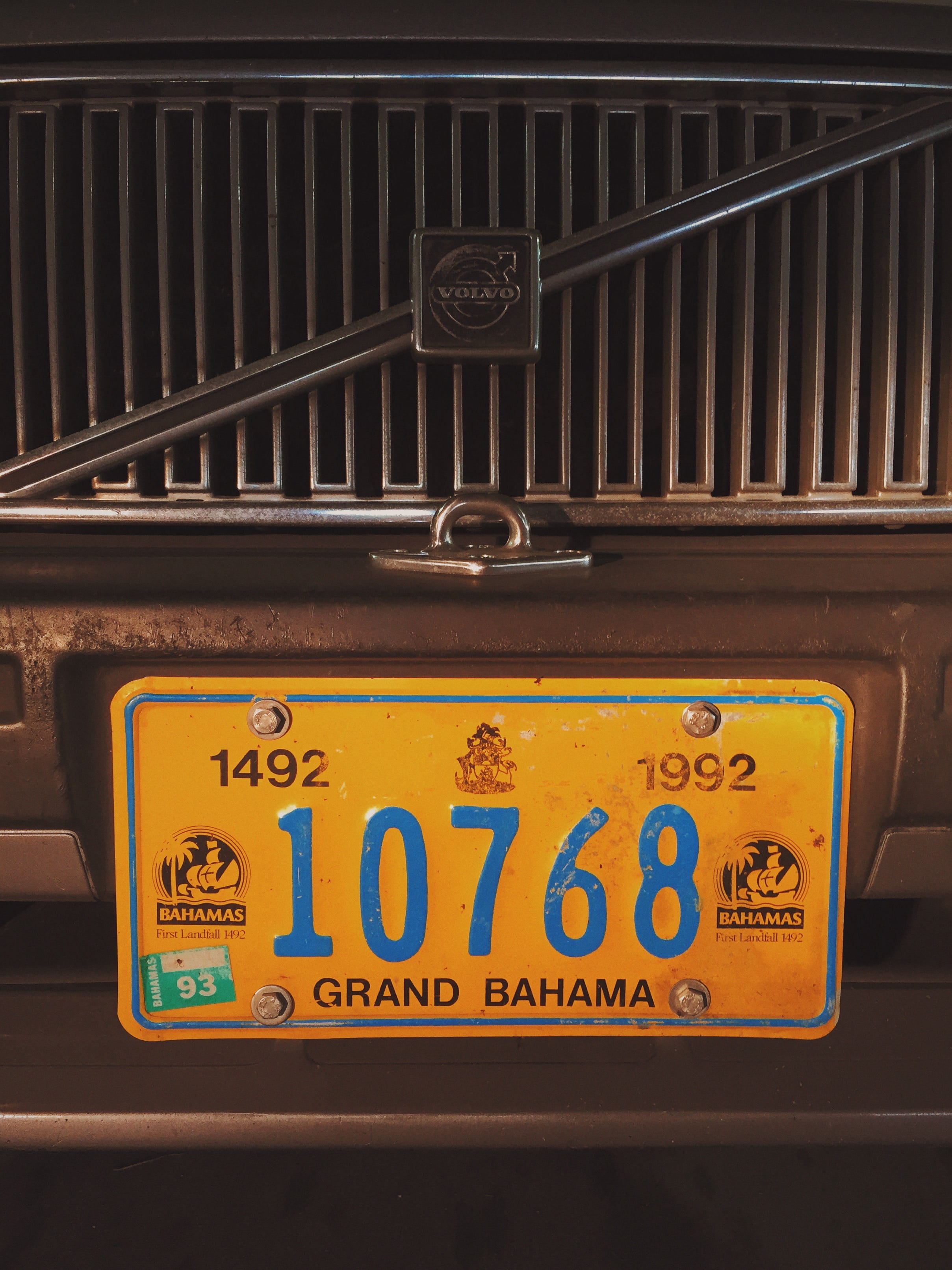 2K, communication, architecture, yellow, car, land vehicle, close-up, information, retro styled, information sign, non-western script, no people, metal, Phone HD Wallpaper