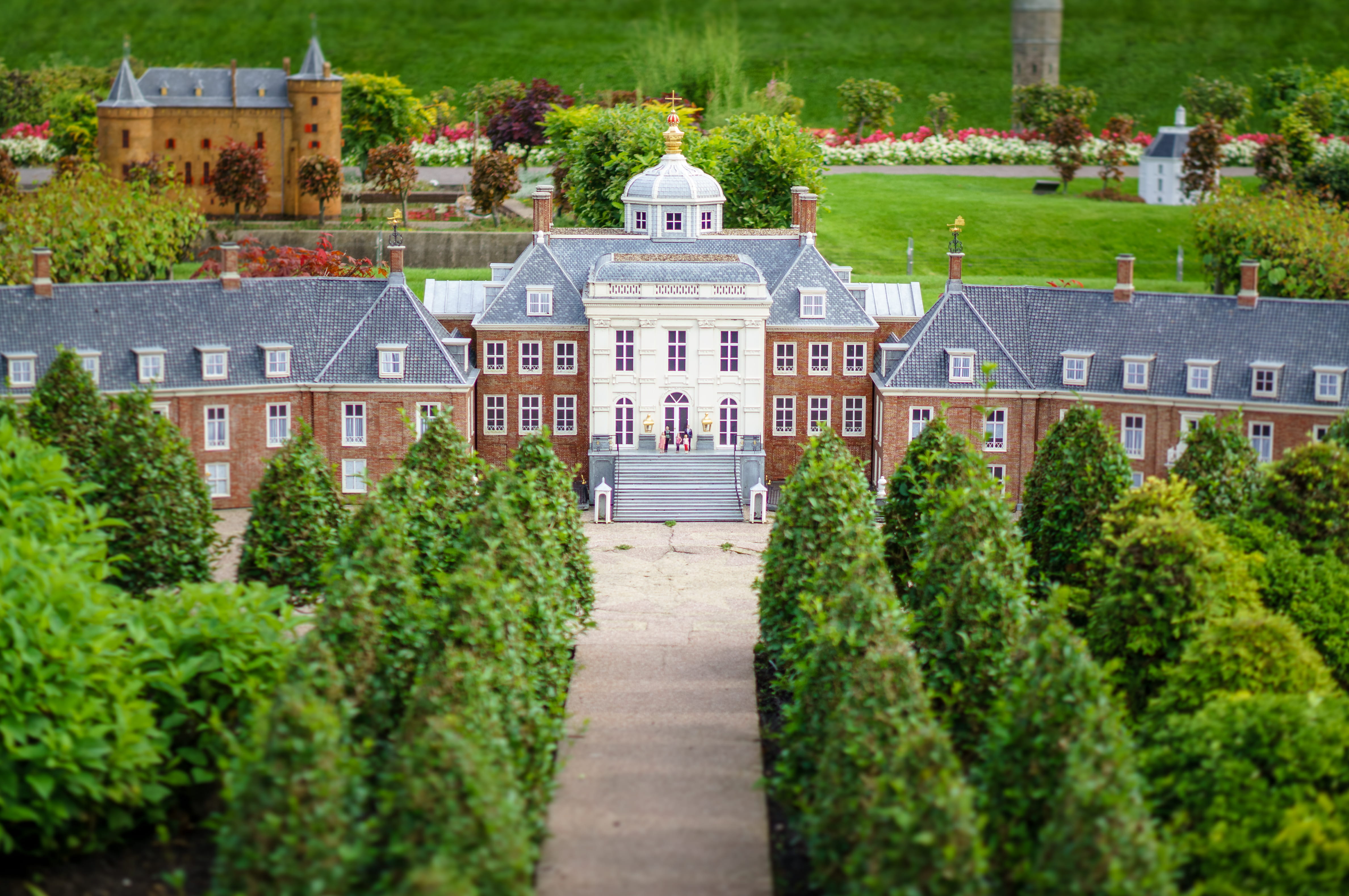 home, day, hedge, nature, trees, den haag, garden path, outdoors, greenery, miniature, madurodam, ornamental garden, 4K, netherlands, luxury, park, flowerbed, HD Wallpaper