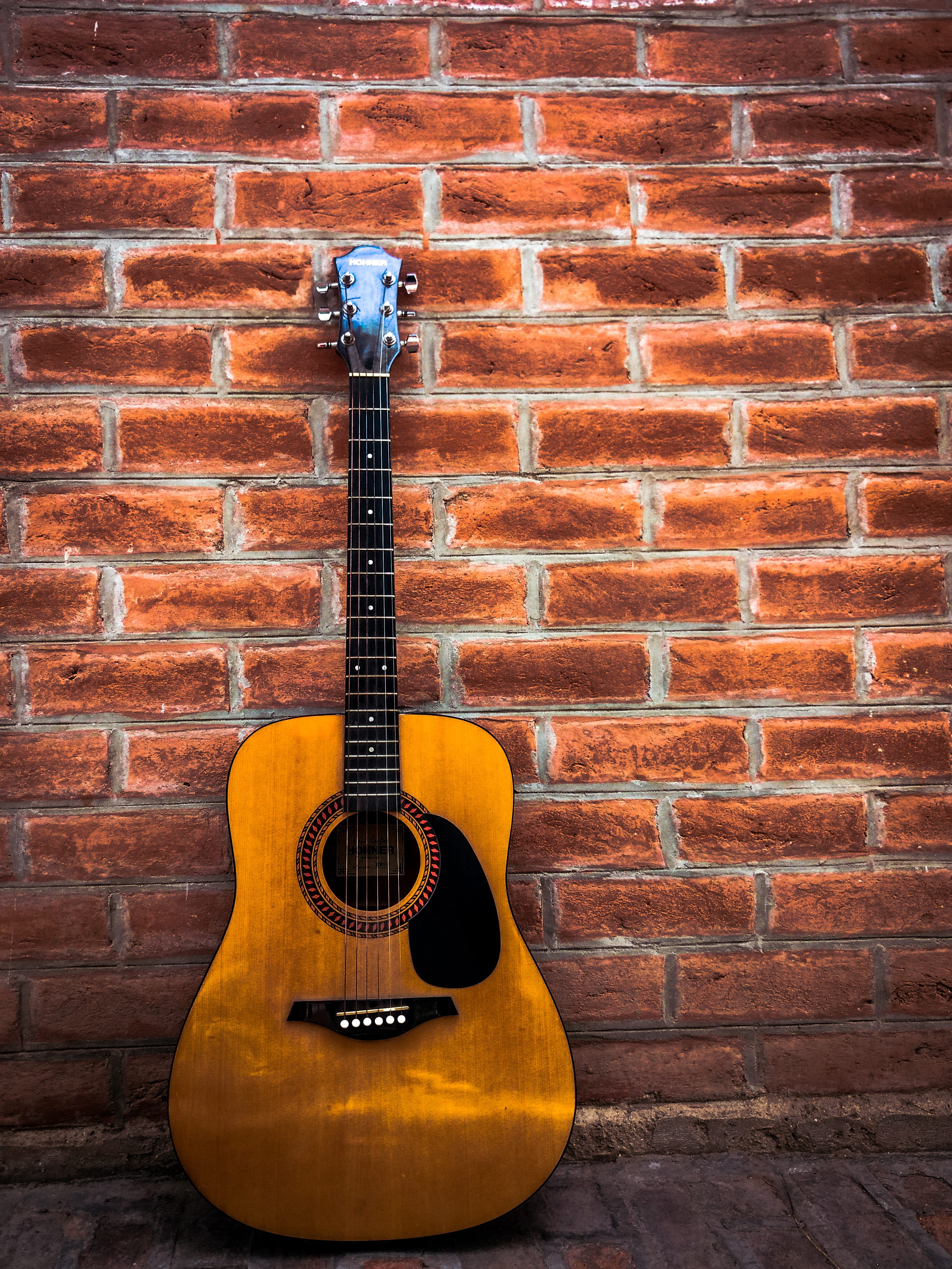 day, acoustic, string, wall, brick wall, musical instrument, sound, vintage, musical equipment, colorful, wall - building feature, 4K, architecture, indoors, Phone HD Wallpaper