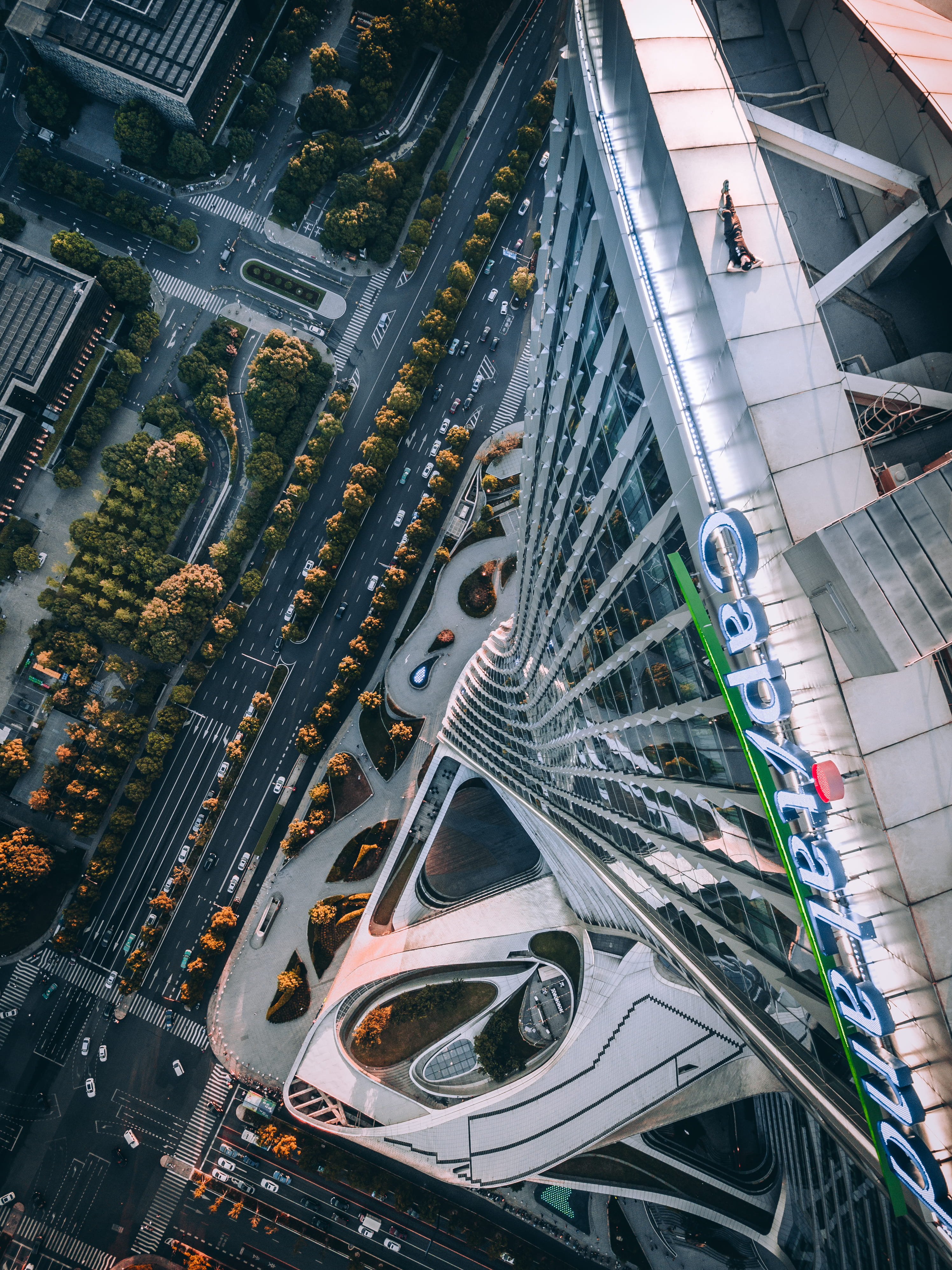 street, tall - High, high Angle View, cityscape, traffic, daredevil, office Building, tree, person, outdoors, city, photography, modern, drone view, adrenaline, Phone HD Wallpaper