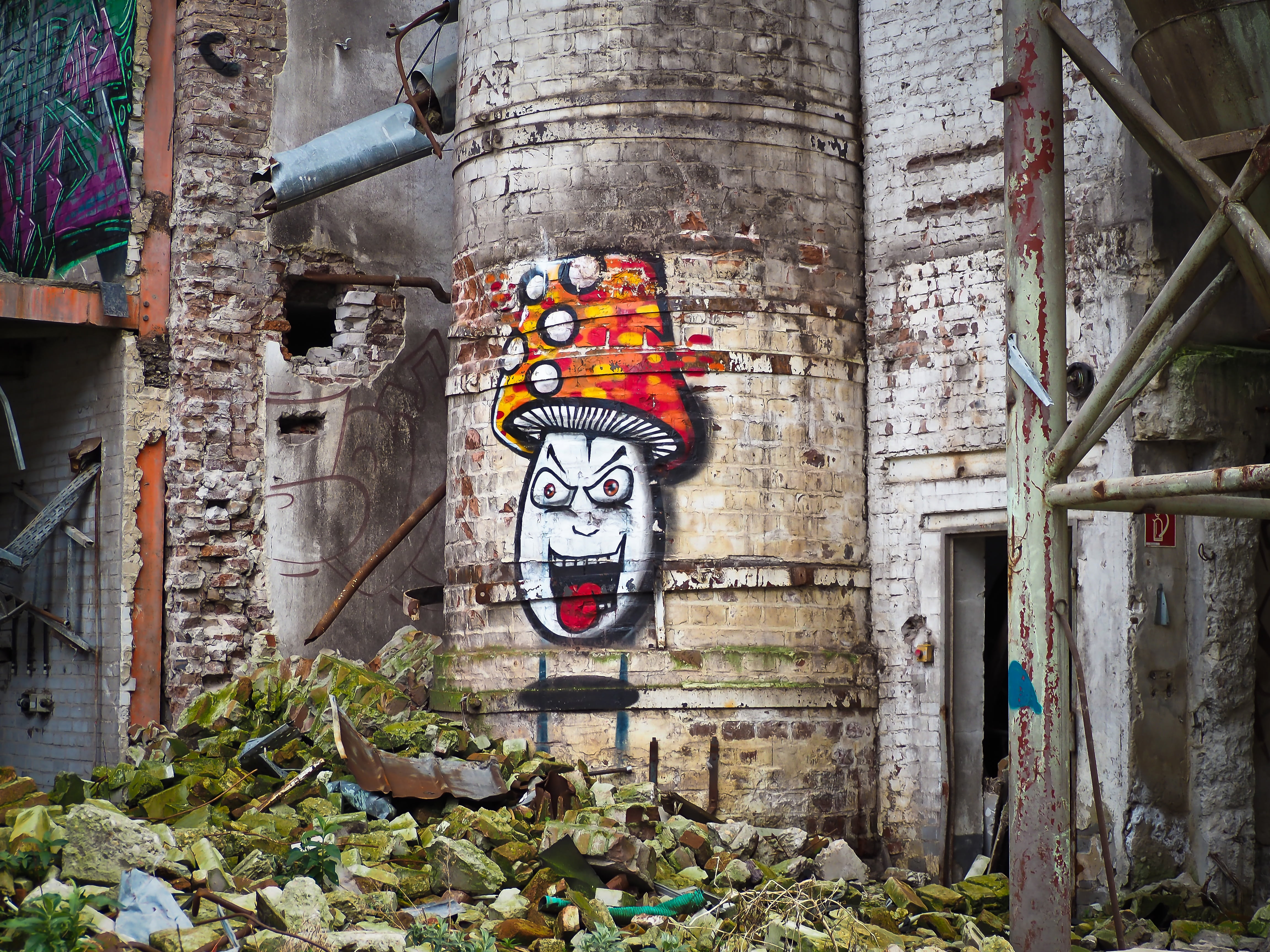 religion, bricked, creativity, sculpture, pforphoto, walled, decay, statue, white, leave, male likeness, human representation, no people, ruin, 4K, mold, HD Wallpaper