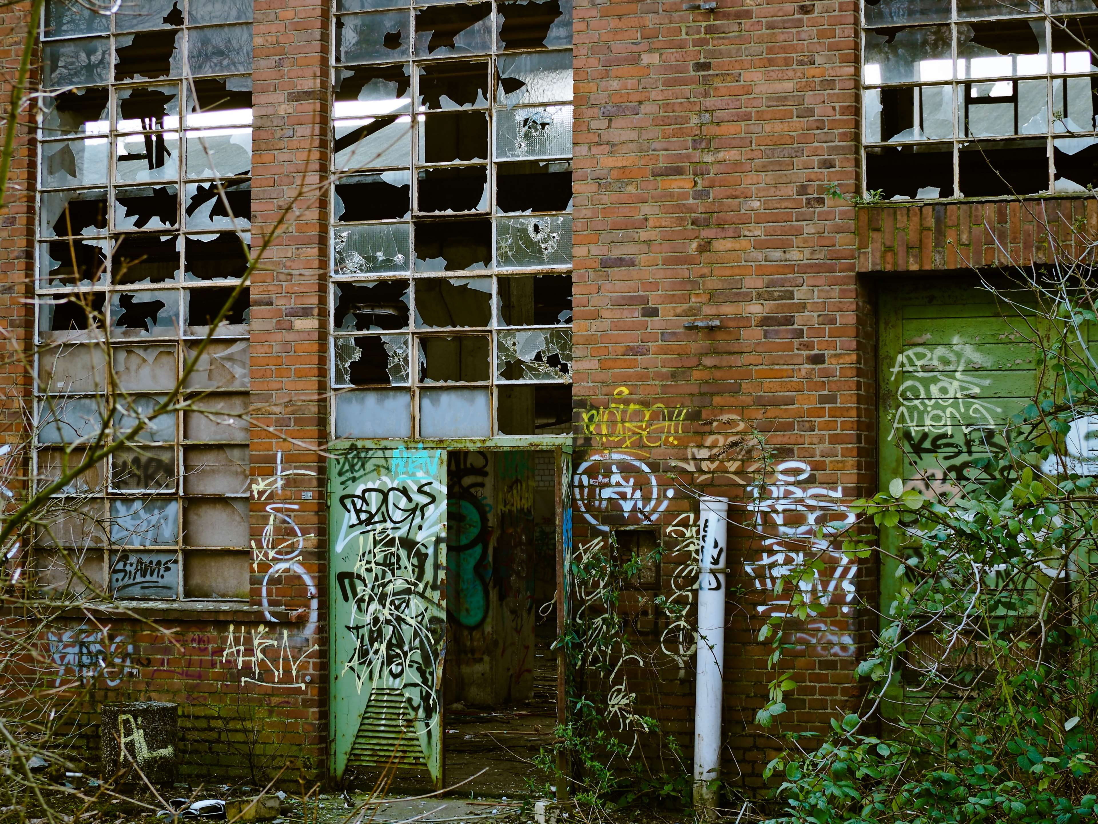 built structure, day, morbid, bad condition, 4K, old, break up, nature, decay, demolition, destroyed, run-down, leave, ruined, wall, architecture, facade, HD Wallpaper
