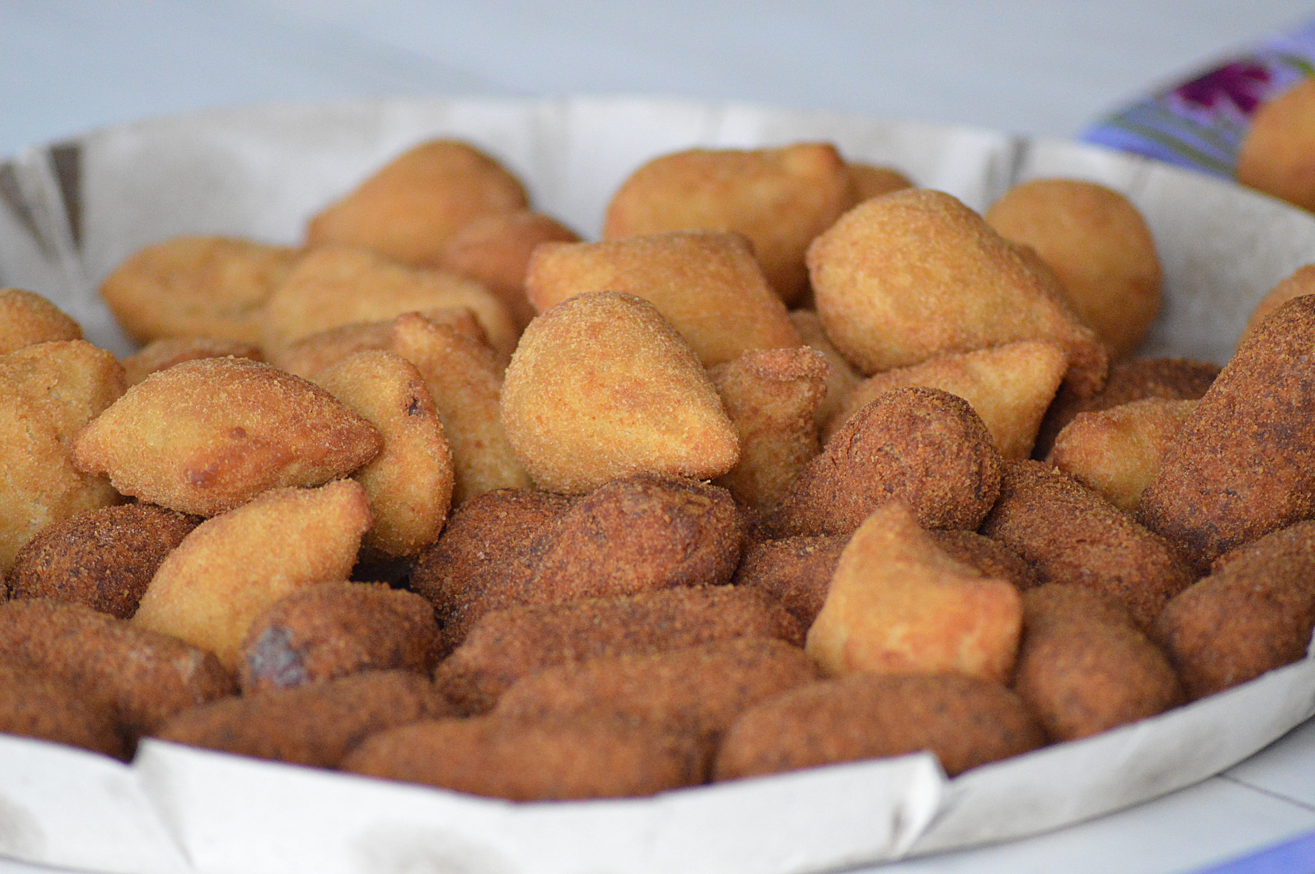 indulgence, sweet food, food, salted, container, fast food, chicken, plate, tray, brown, selective focus, goodies, no people, freshness, eat, close-up, HD Wallpaper