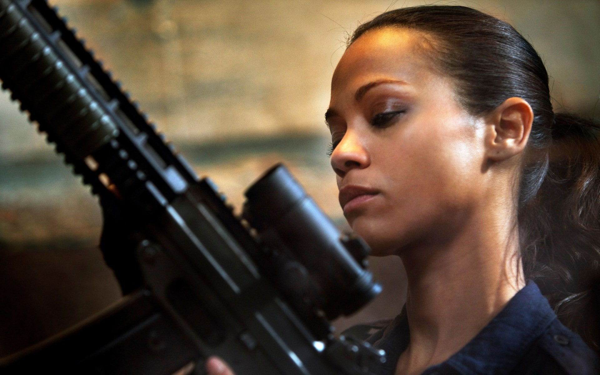 aiming, concentration, actress, close-up, looking, serious, beautiful woman, weapon, young adult, assault rifle, portrait, adult, beauty, headshot, one person, HD Wallpaper