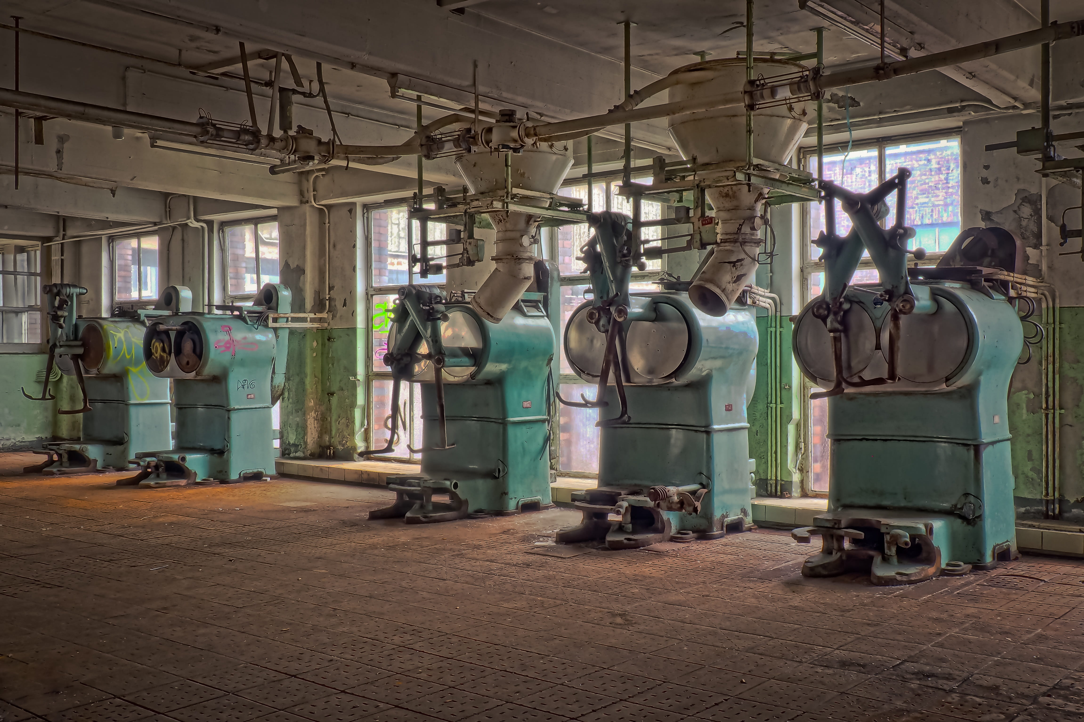 ruin, indoors, neglected, dirt, old, empty, industry, men, lapsed, building, decay, production hall, lighting equipment, graffiti, hdr, domestic room, adult, HD Wallpaper