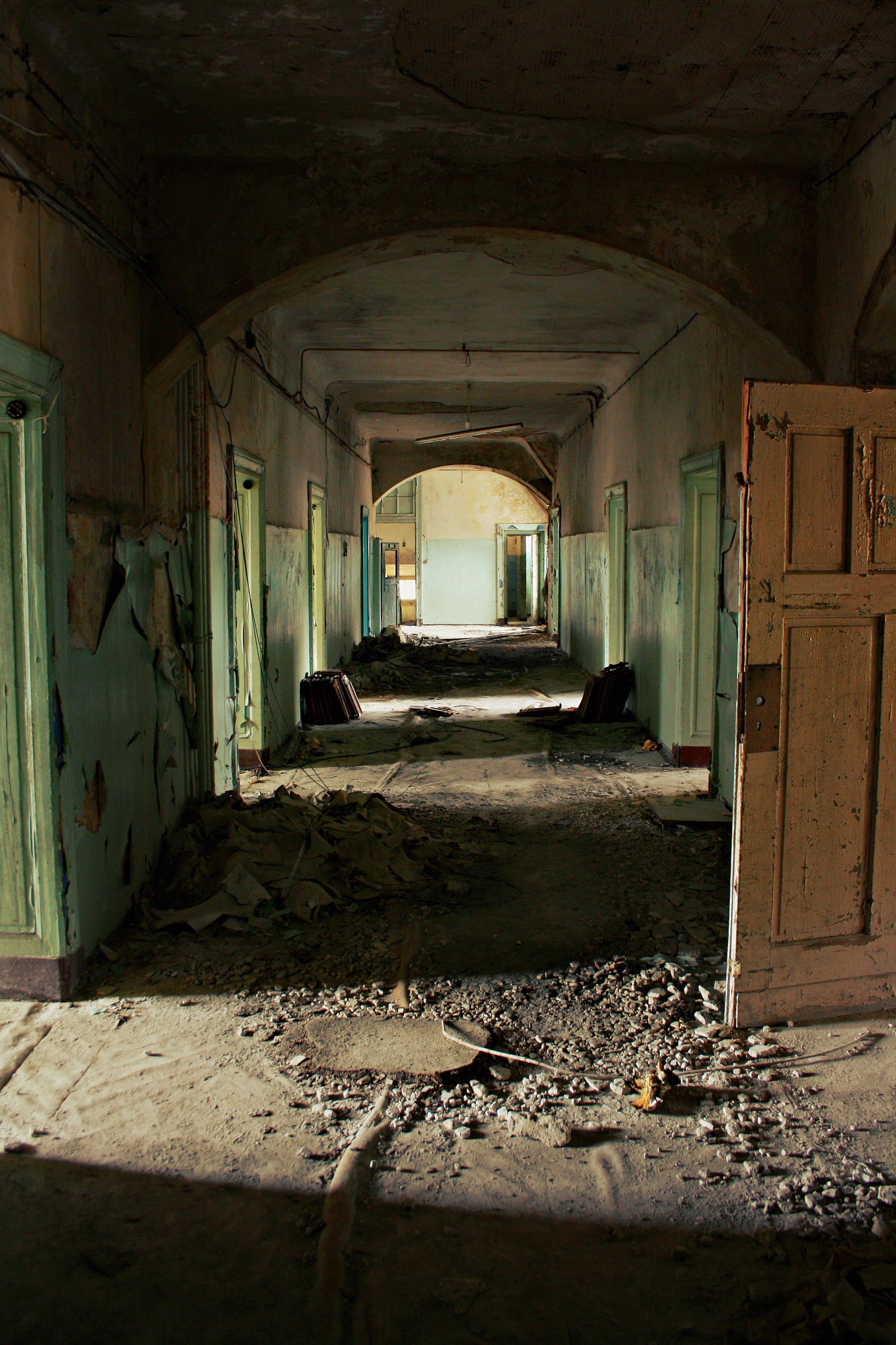 decay, old building, floor, door, dirty, empty, ailing, home, residential structure, run down, no people, abandoned, building, within, forget, deterioration, Phone HD Wallpaper