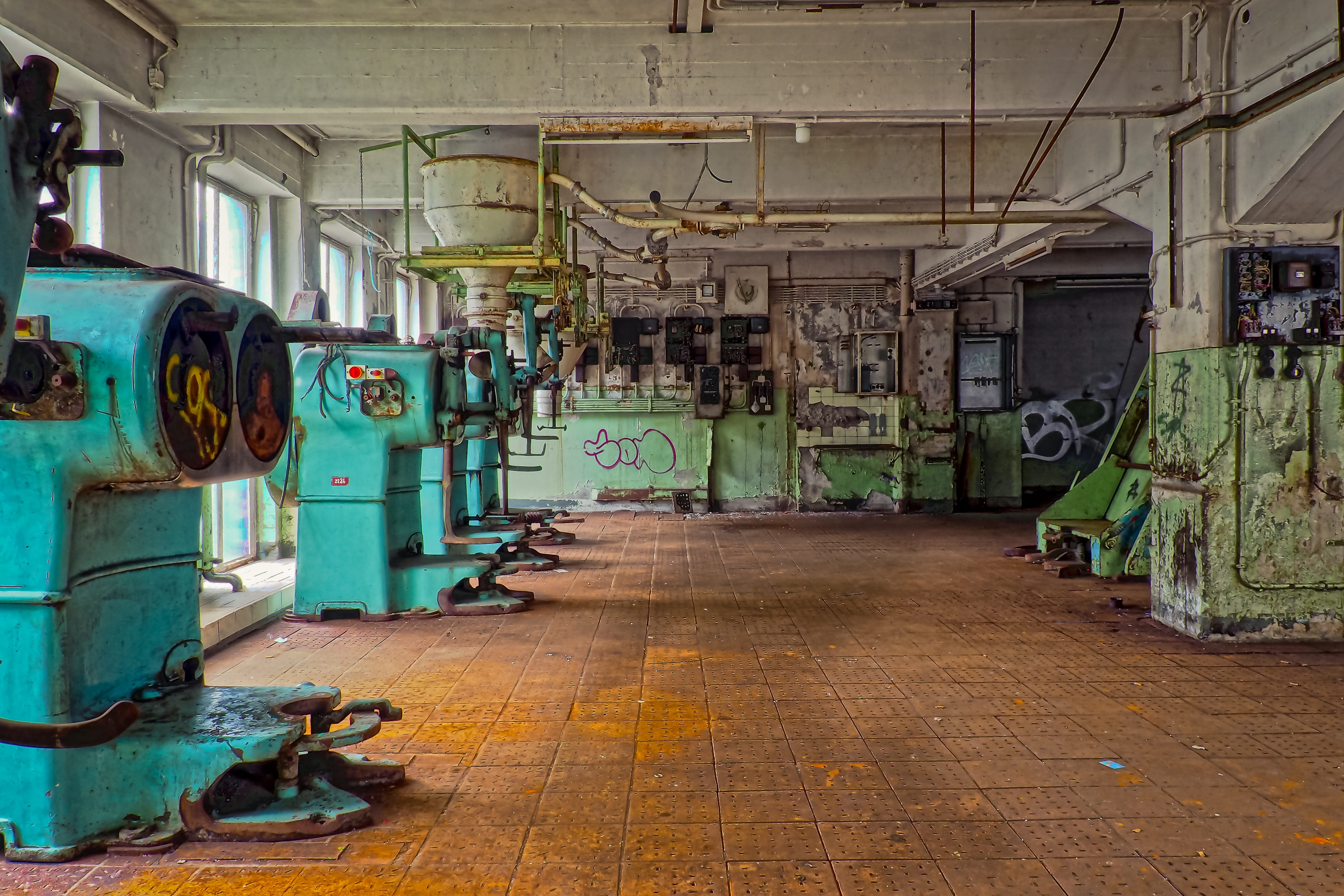 decline, old factory, neglected, break up, dirt, historically, machinery, weathered, window, industrial equipment, abandoned, decay, building, transient, HD Wallpaper