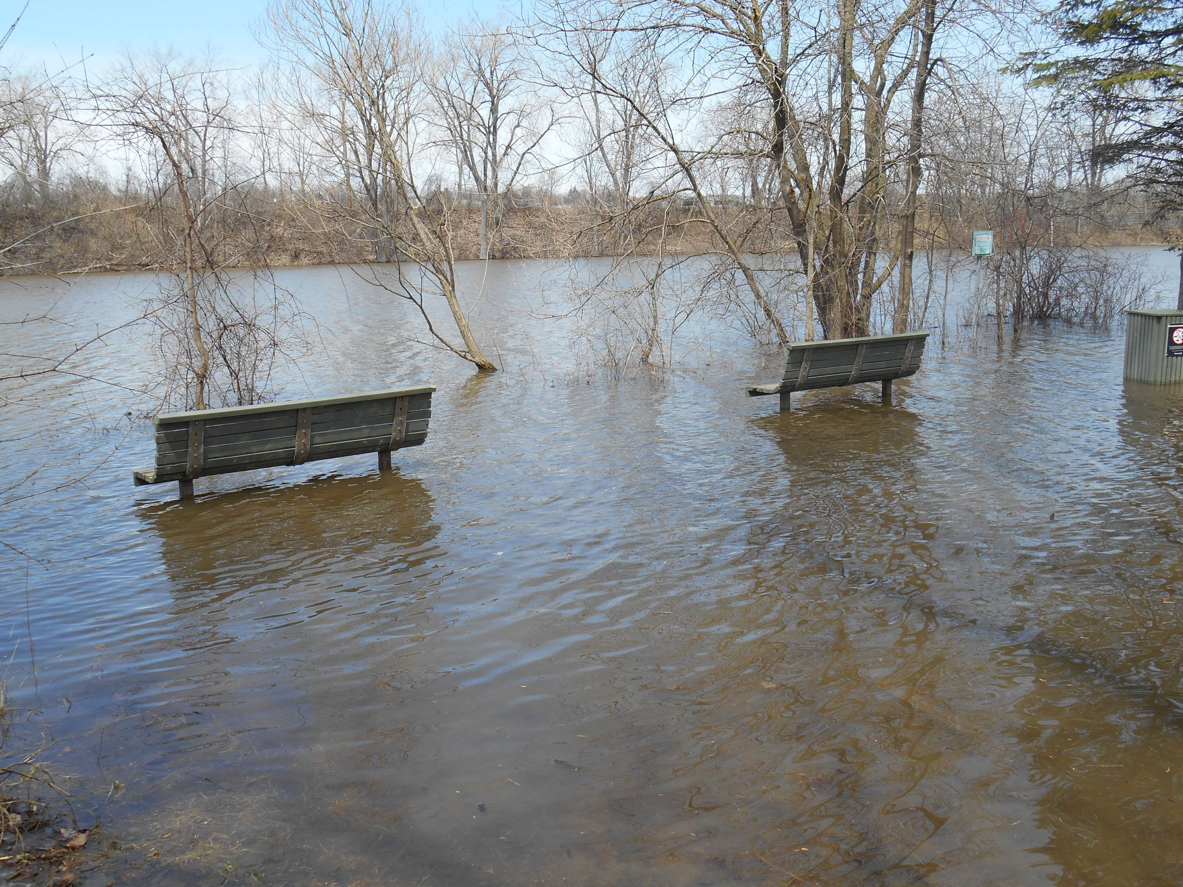 mtl, tron, bank, mode of transportation, nature, 4K, transportation, park, obsolete, lake, beauty in nature, tranquil scene, seat, inondation, arbre, absence, HD Wallpaper
