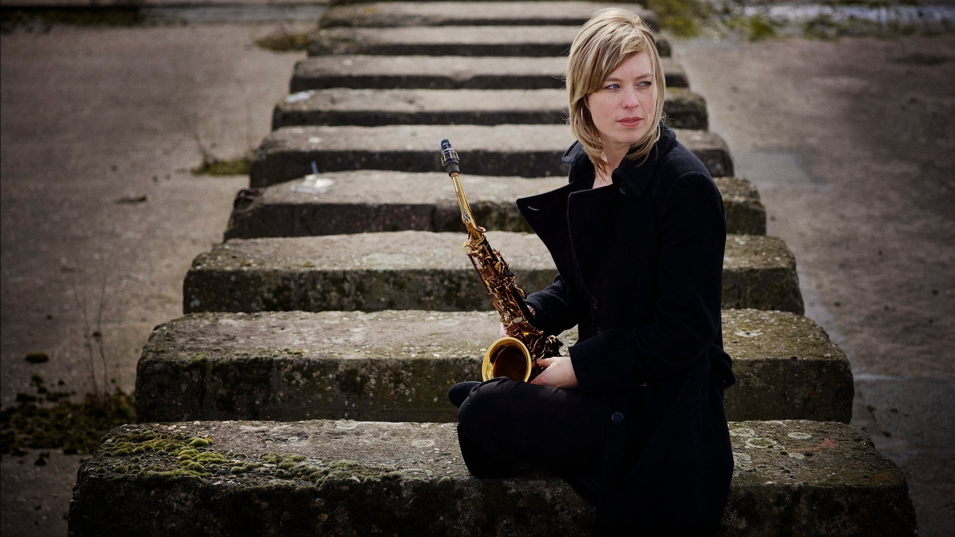 contemplation, focus on foreground, colored, musical instrument, architecture, tineke postma, young adult, real people, lifestyles, girl, outdoors, adult, HD Wallpaper
