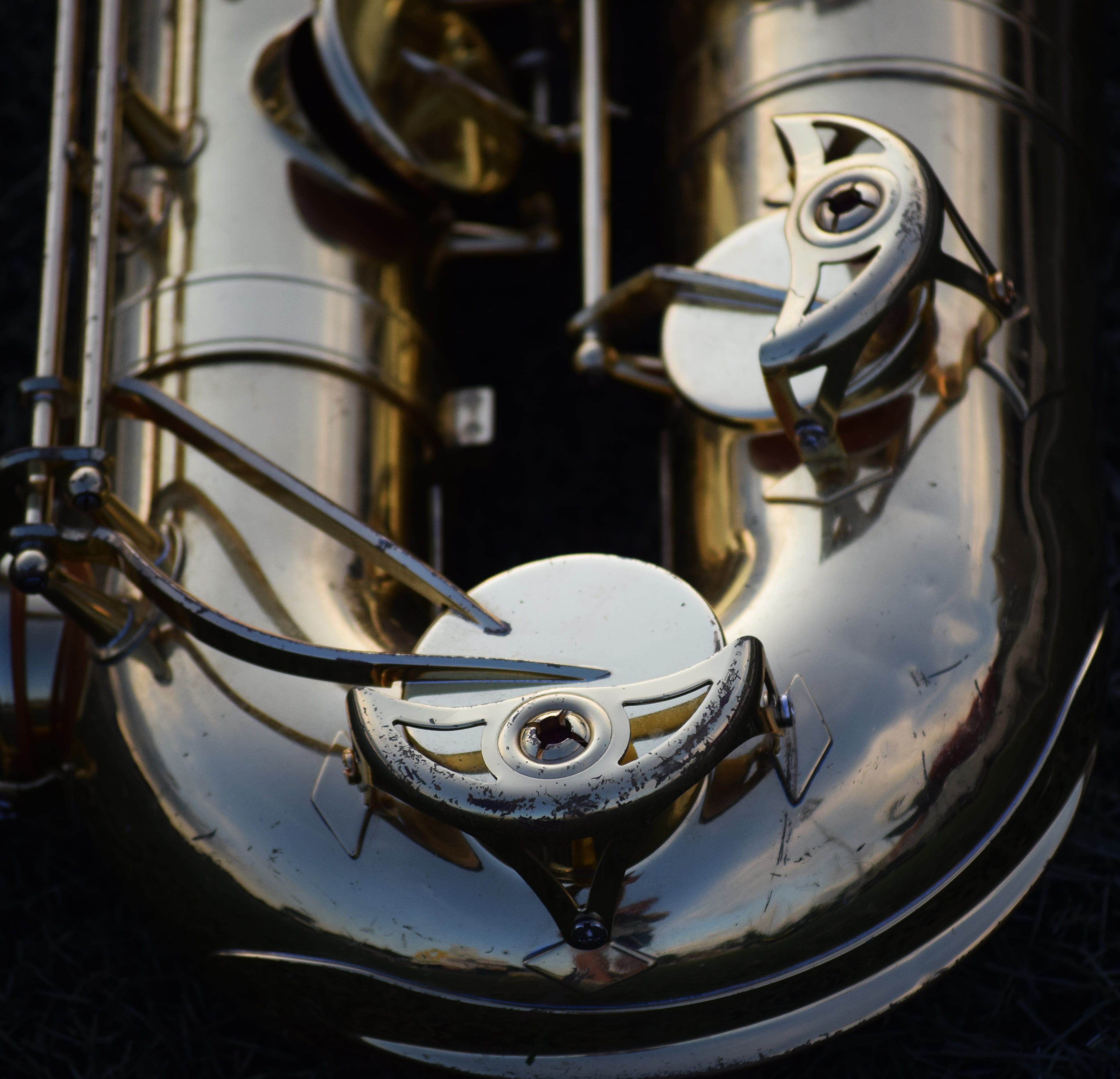 music, travel, transportation, saxophone, engine, reflection, silver colored, metallic, connection, brass, sax, artistic, land vehicle, jazz, keys, sunlight, HD Wallpaper