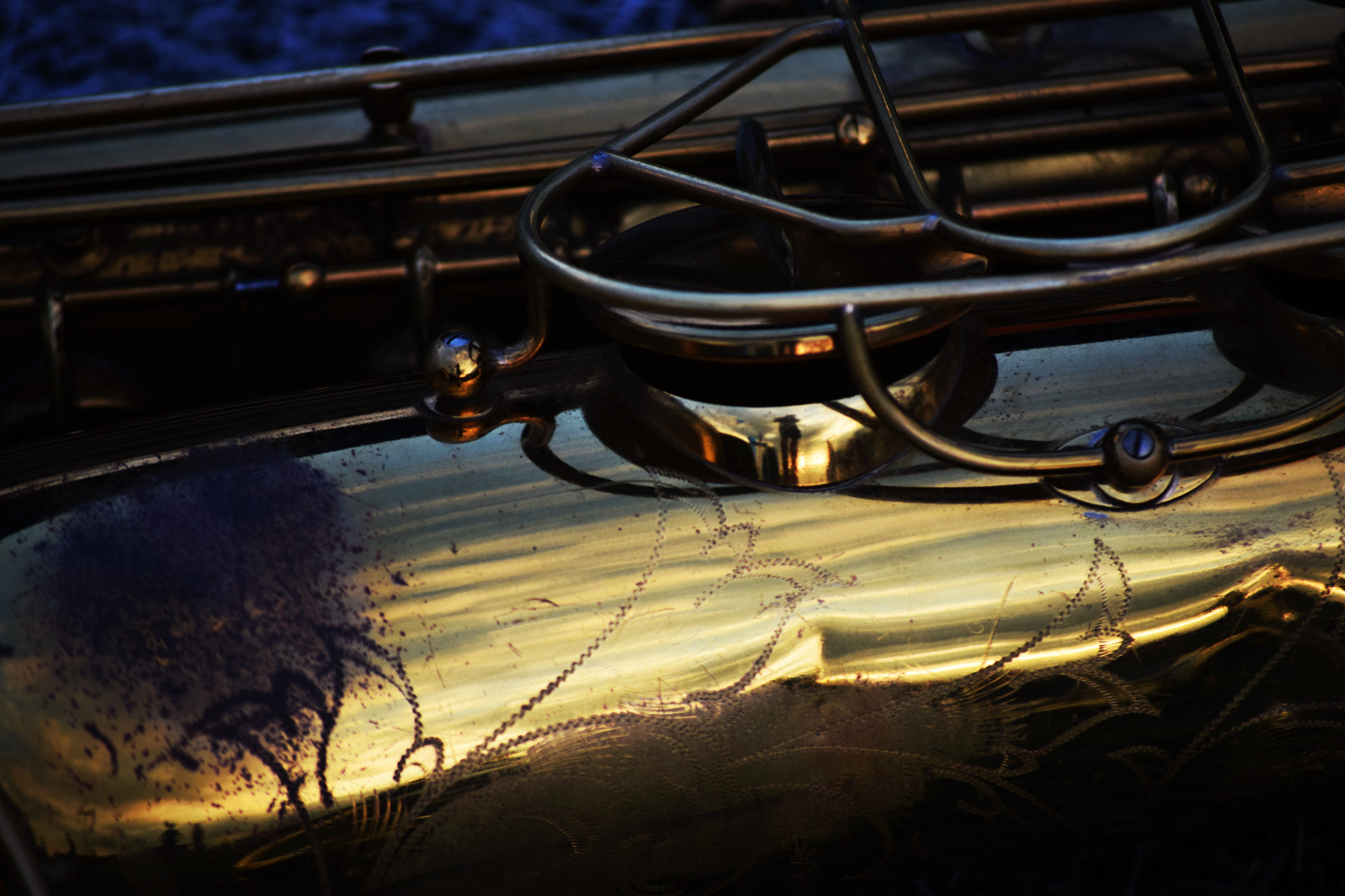 rope, moored, water, music, saxophone, day, gold, vintage, high angle view, jazz, metal, band, brass, 5K, musical instruments, wheel, sax, close-up, mode of transportation, HD Wallpaper