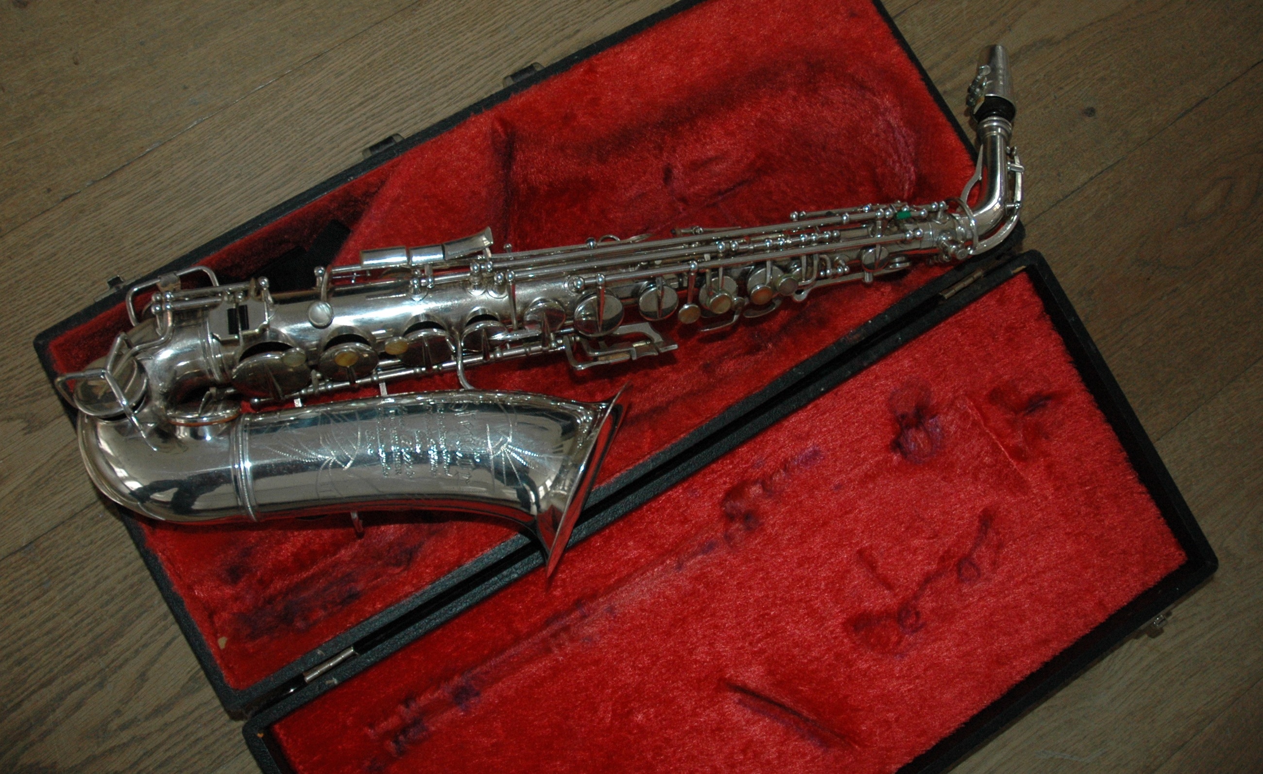 old, saxophone, studio shot, jazz, still life, arts culture and entertainment, suitcase, sax, indoors, musical instrument, merry, case, silver, silver colored, HD Wallpaper