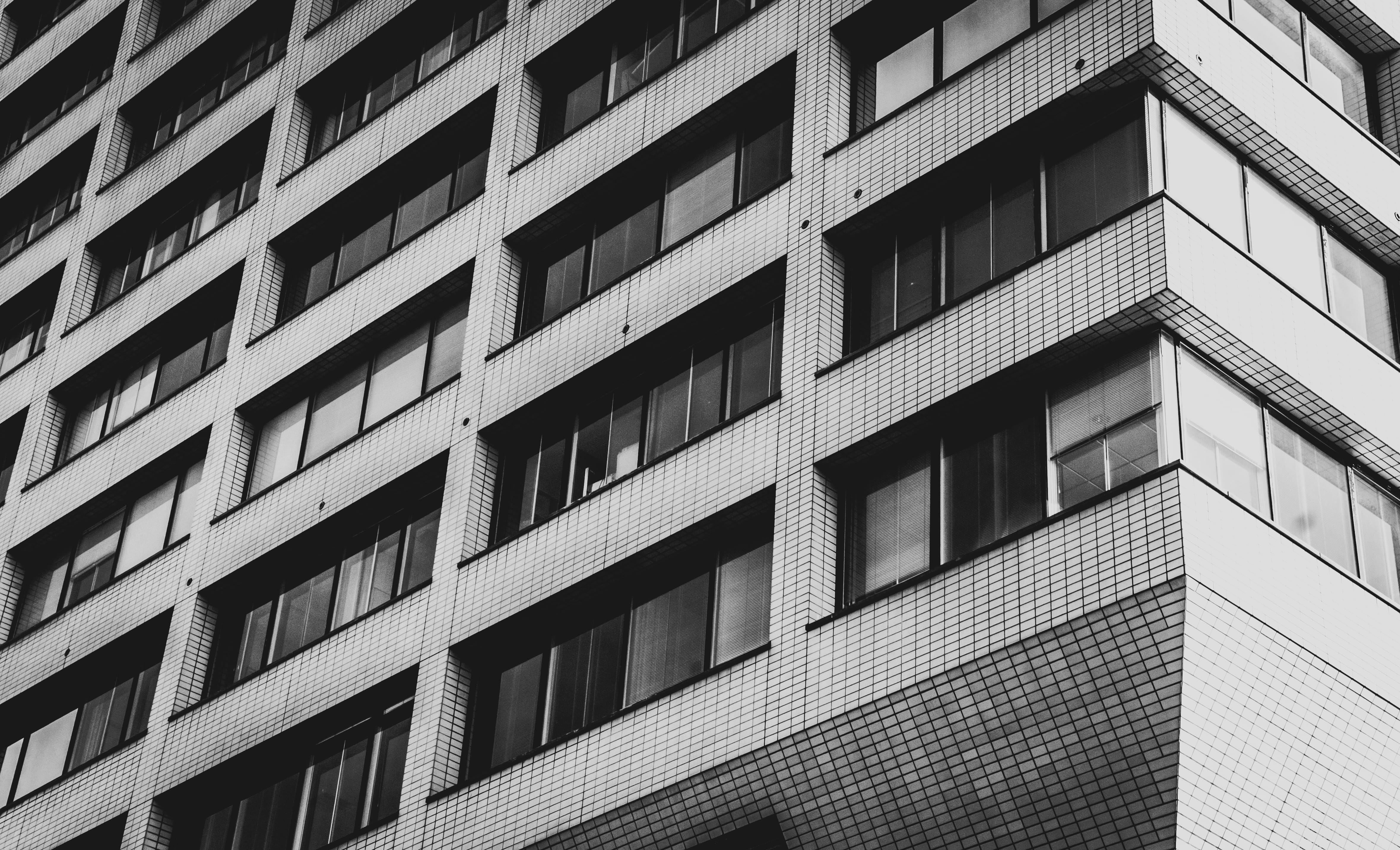 urban Scene, uk, residential District, apartment, no People, gray, outdoors, tower, modern, modernism, pattern, facade, business, futuristic, city Life, HD Wallpaper