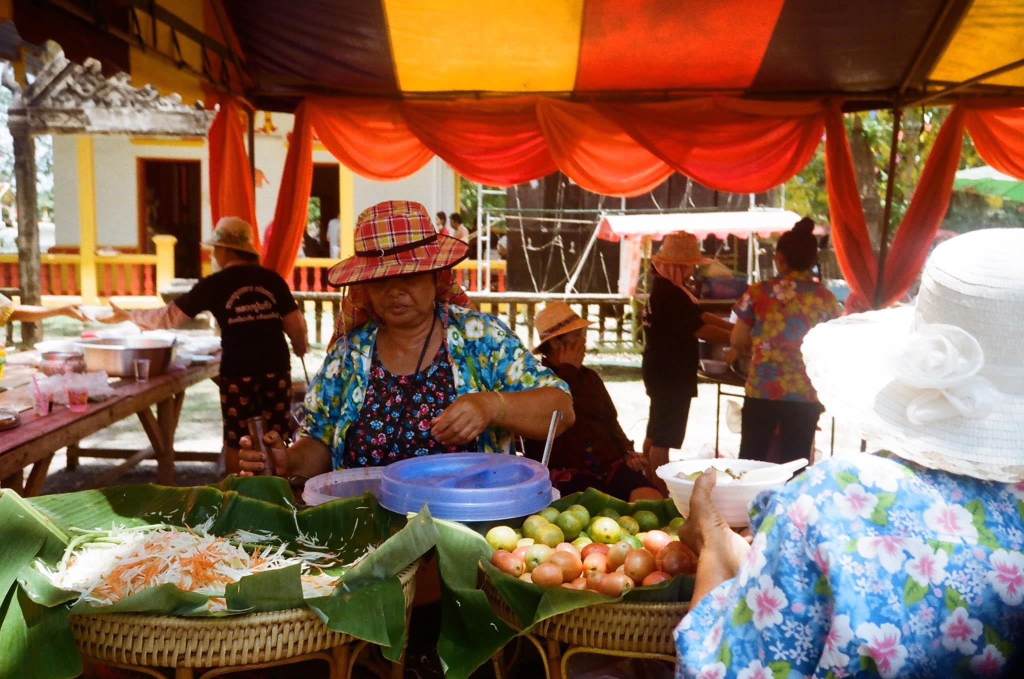 sale, buying, for sale, street market, women, 1080P, freshness, yet, market, choice, day, people, retail, consumerism, small business, market Vendor, retail display, HD Wallpaper