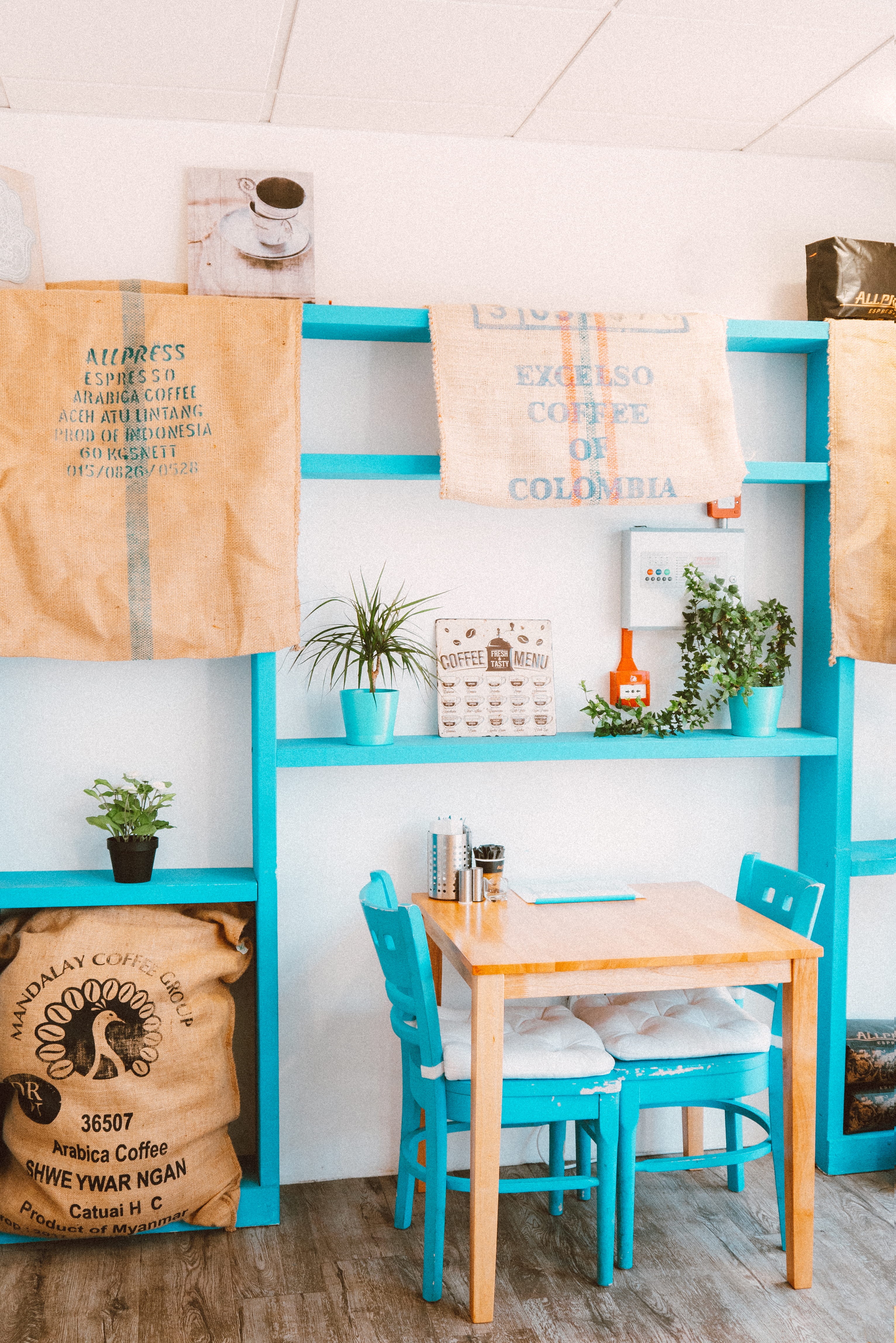 chair, decorations, food and drink, empty, chairs, wall - building feature, coffee shop, brown, 4K, wood - material, setting, home interior, café, wooden, Phone HD Wallpaper