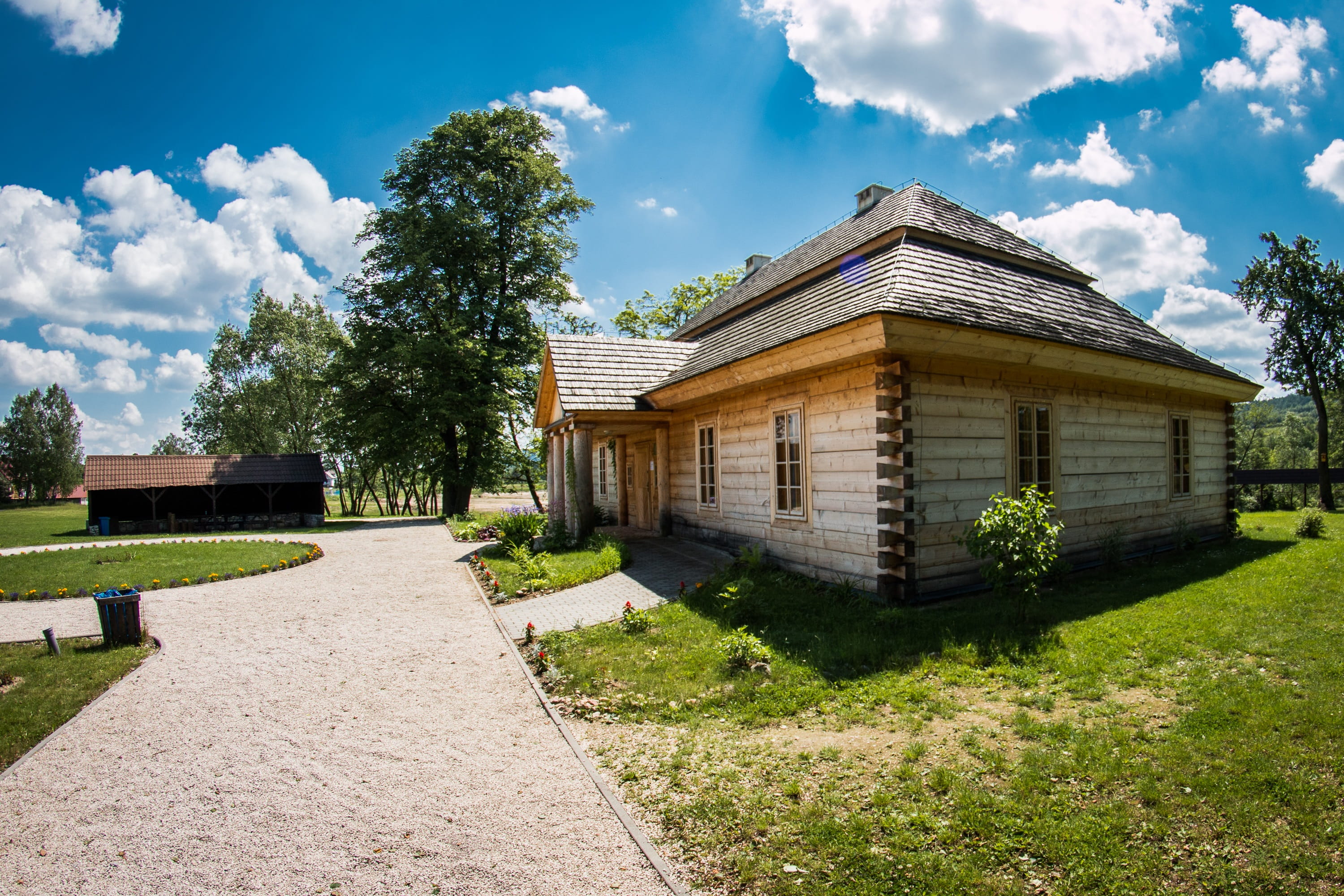 old cottage, kielce, blue, architecture, architecture And Buildings, wooden house, nature, path, 2K, homes, sunlight, suburb, religion, ciekoty, residential Building, HD Wallpaper