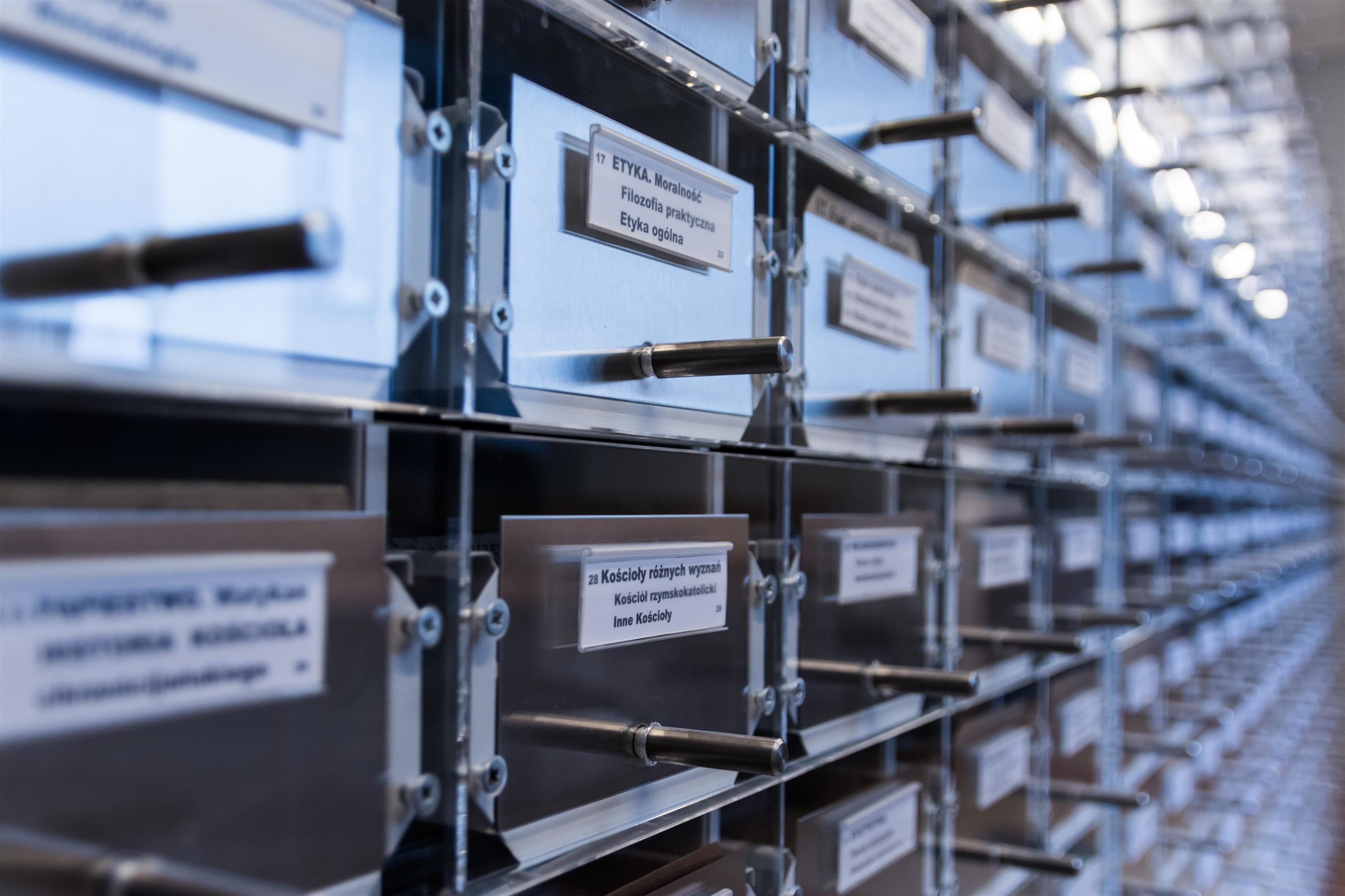rack, this book is, 2K, shelf, selective focus, domestic room, gray, building, catalogue, technology, text, focus on foreground, day, label, business, HD Wallpaper