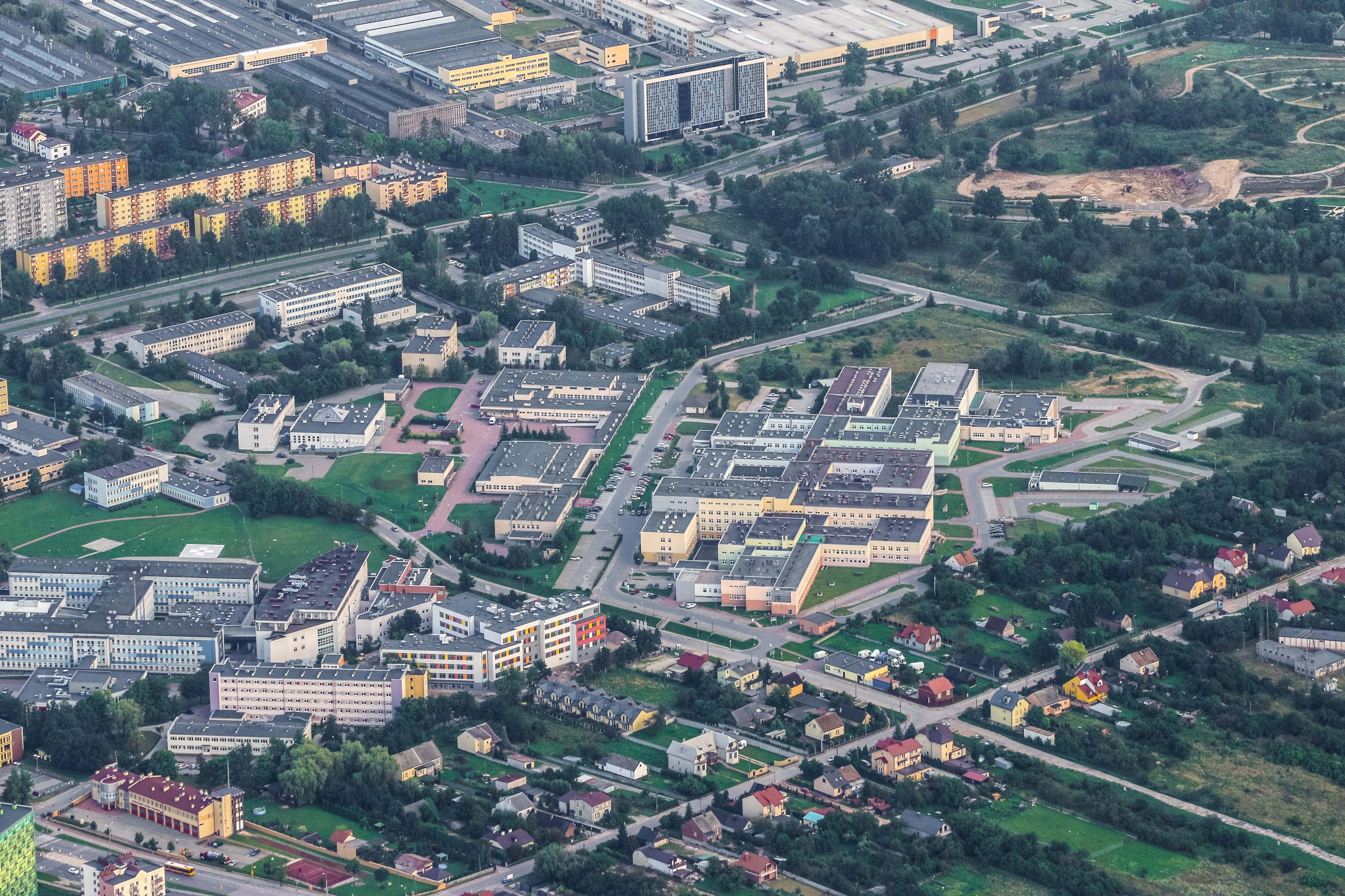 street, hospital oncology, day, city, outdoors, aerial view, city life, cityscape, the streets, nature, high angle view, transportation, road, building exterior, HD Wallpaper