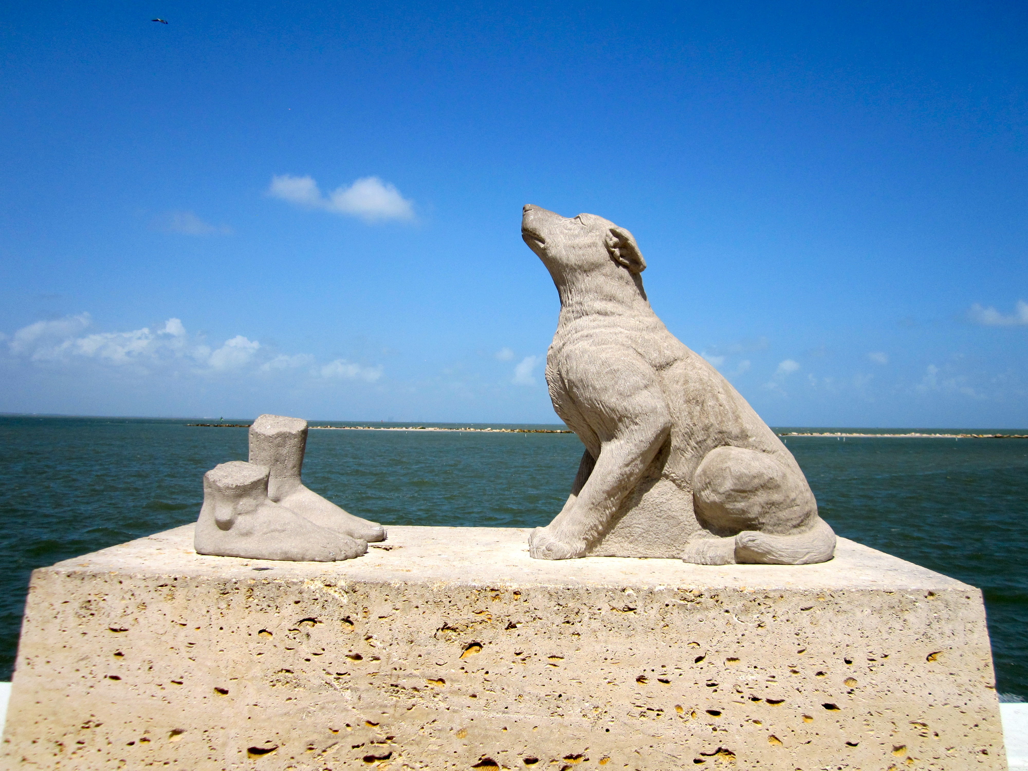 stone, figure, beach, beauty in nature, texas, mammal, animal themes, canine, sea, day, land, water, statue, sky, dog, corpus christi, solid, one animal, HD Wallpaper