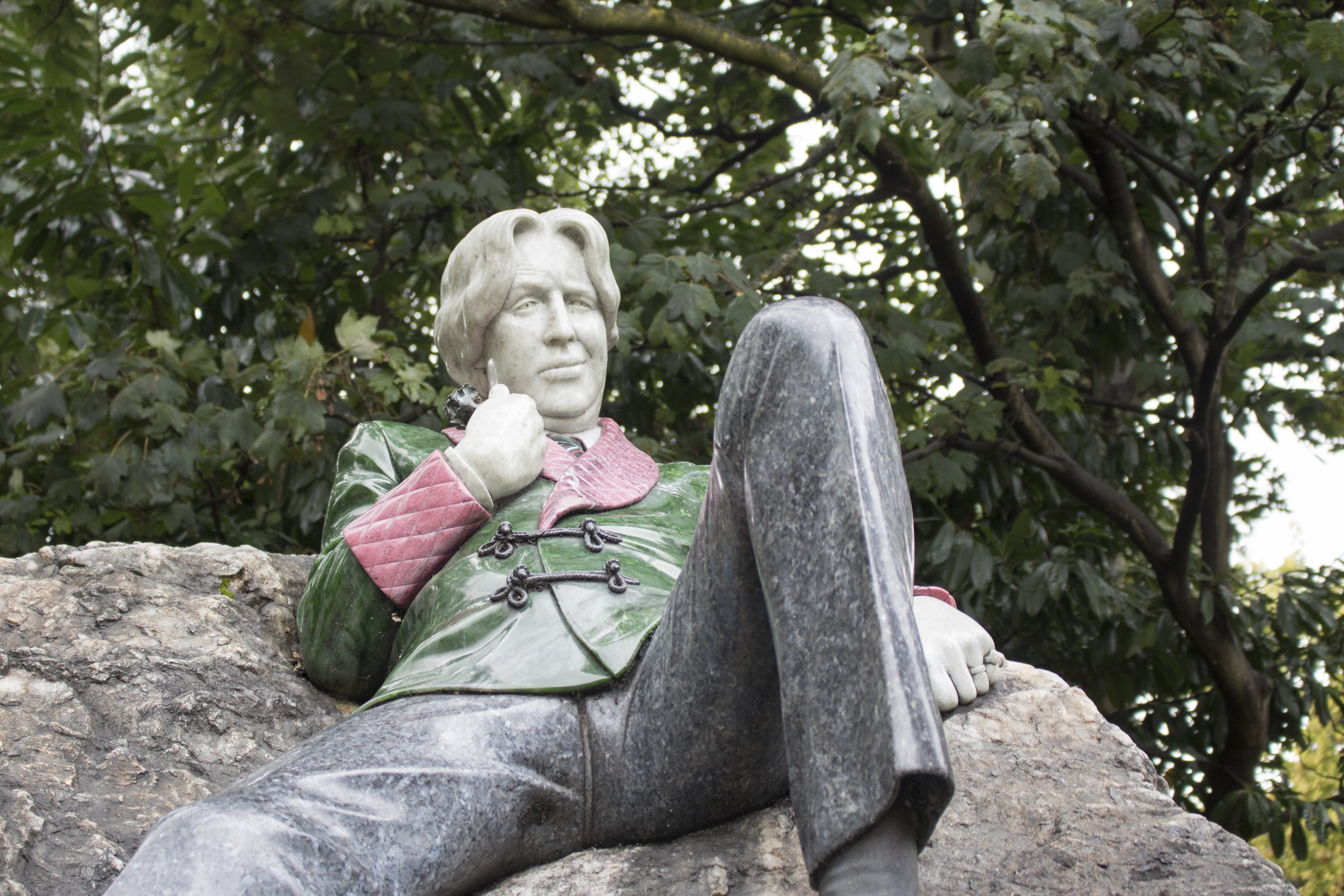 plant, statue, tree, sitting, art and craft, casual clothing, low angle view, human representation, rock, oscar wilde sculpture, monument, male likeness, HD Wallpaper