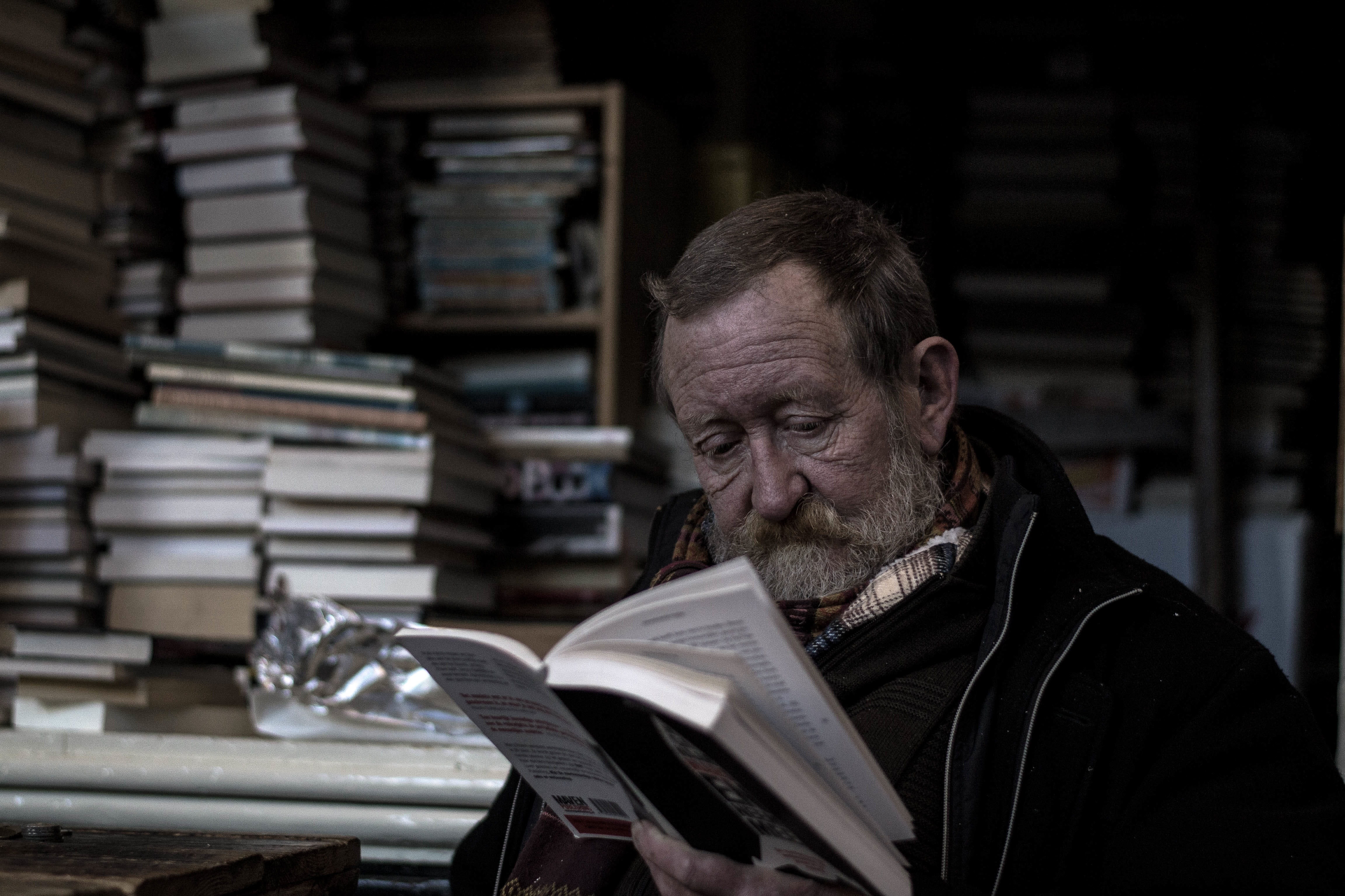 stacks, reading, men, book, learning, males, solitude, quiet time, real people, stack, literature, large group of objects, senior adult, adult, activity, HD Wallpaper