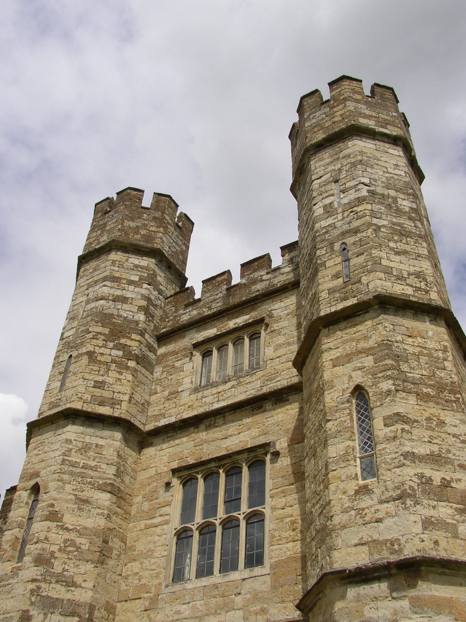 history, tower, nature, tourism, kent, citadel, ancient civilization, Kent, travel destinations, no people, the past, fortress, Leeds, low angle view, Defence, Phone HD Wallpaper