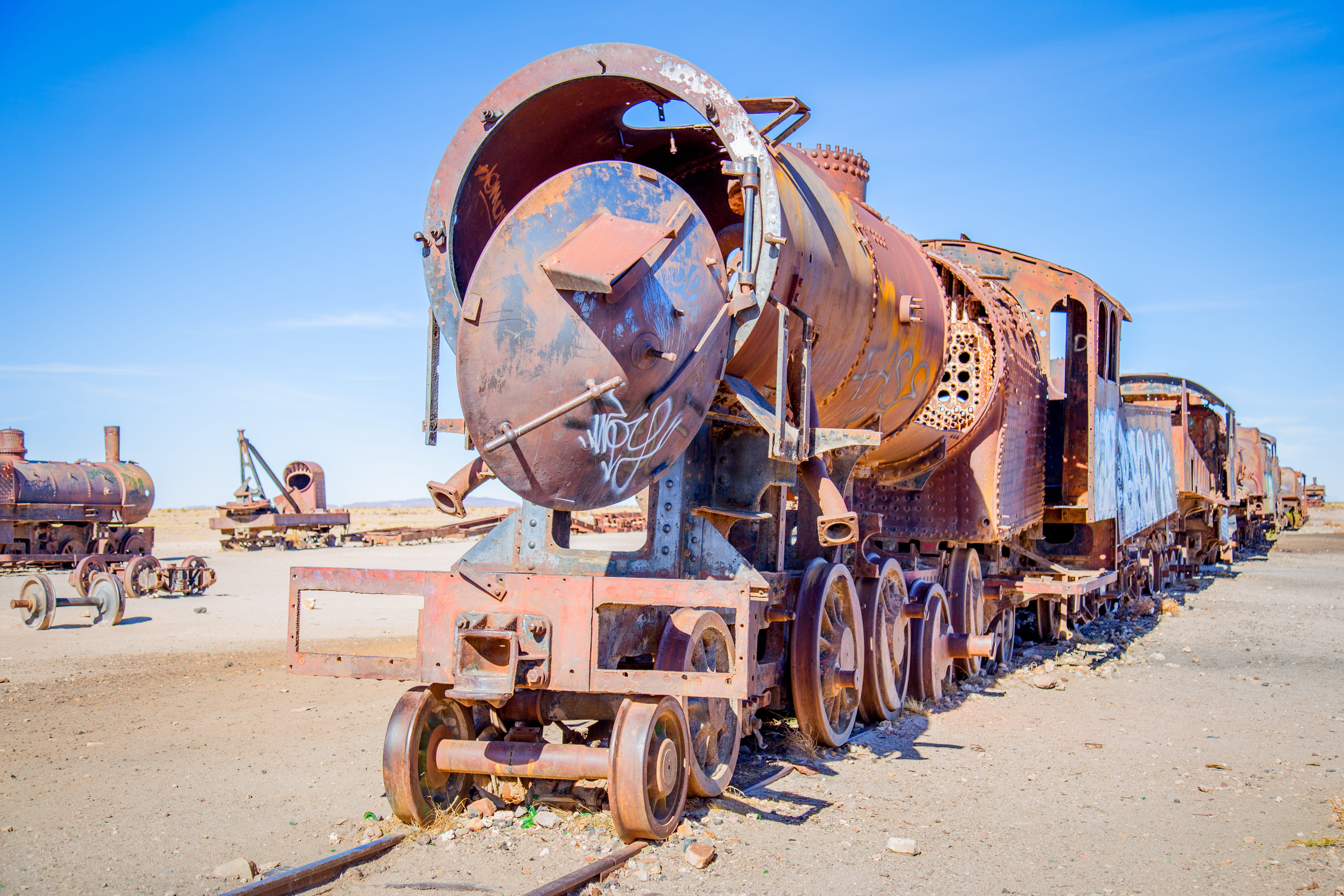 transportation, travel, beach, mode of transportation, industrial equipment, damaged, decline, trains, ruined, obsolete, weathered, uyuni, outdoors, south america, HD Wallpaper