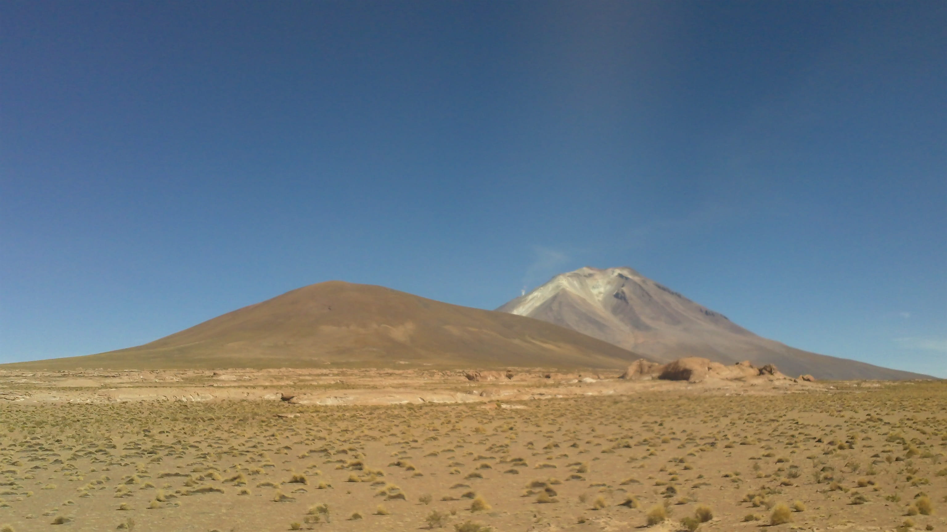 Volcano, tranquil scene, land, uyuni, Landscape, sky, 2K, nature, sand, environment, trip, the volcano, semi-arid, scenics - nature, climate, salar, mountain, HD Wallpaper