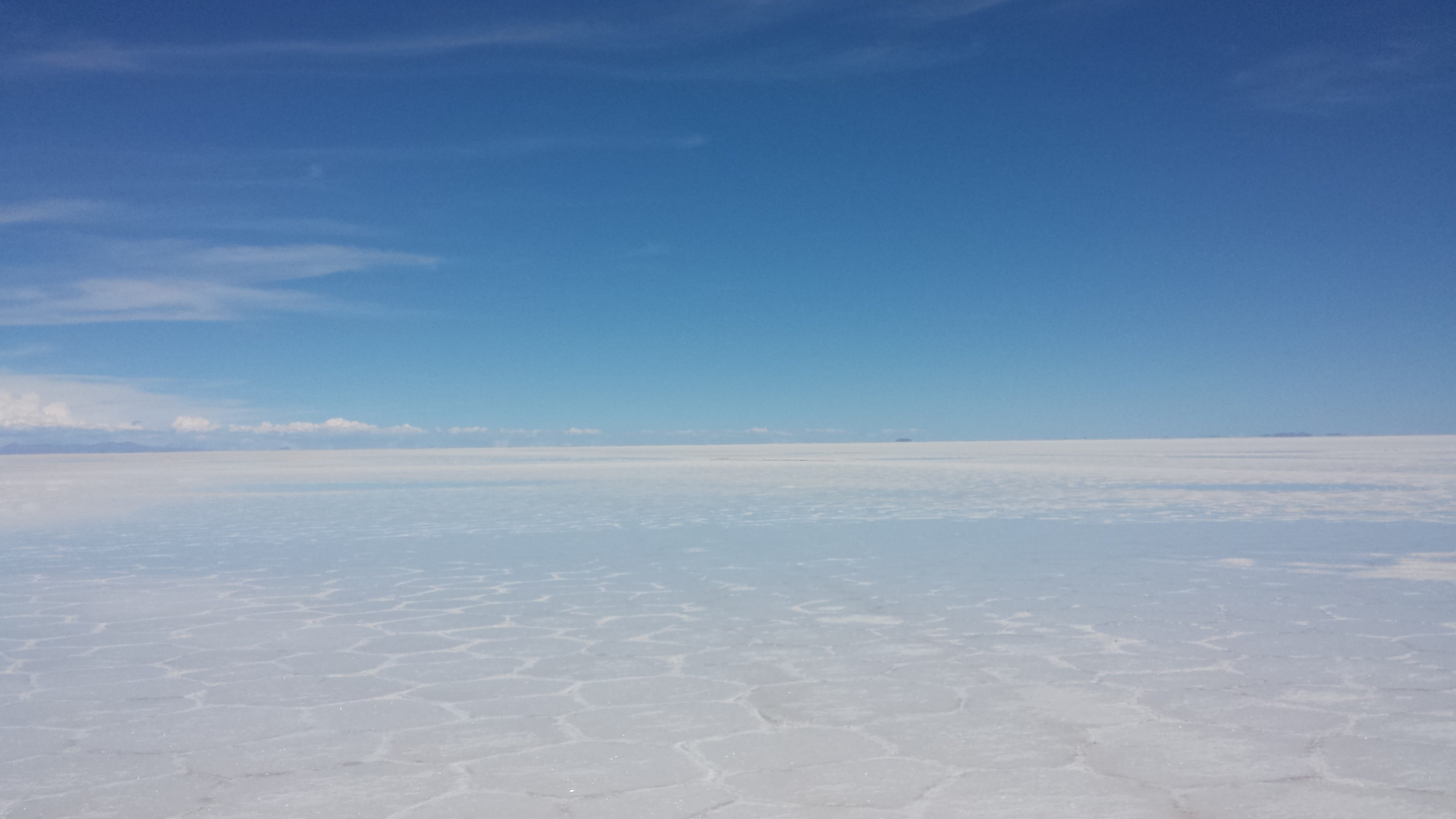 Landscapes, beauty in nature, 4K, cloud - sky, Uyuni, copy space, scenics, landscape, climate, tranquil scene, mineral, desert, tranquility, salt flat, HD Wallpaper