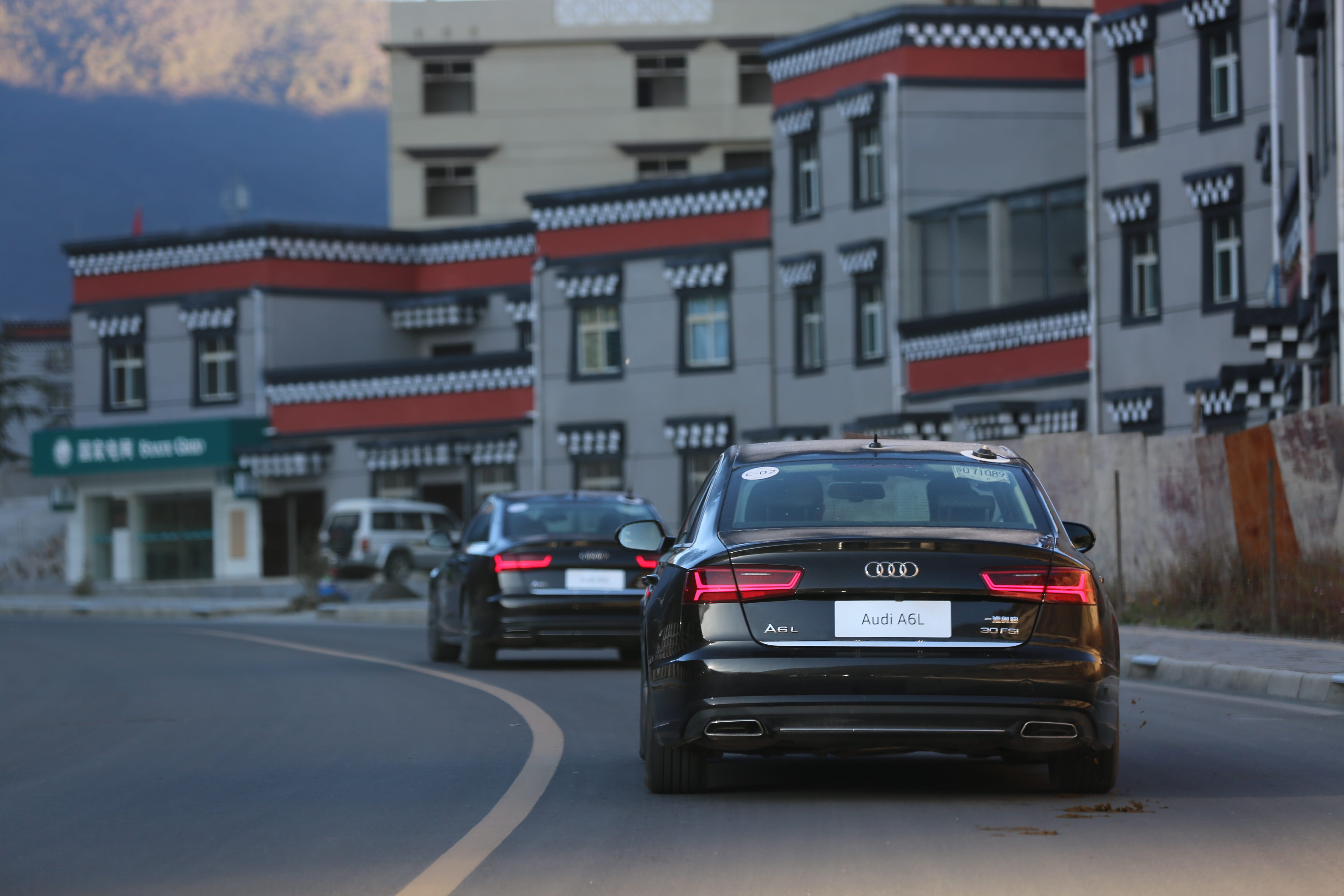 Inagi, road, automotive, on the move, city life, 5K, transportation, County, China, motion, city, no people, focus on foreground, text, Aden, day, car, HD Wallpaper