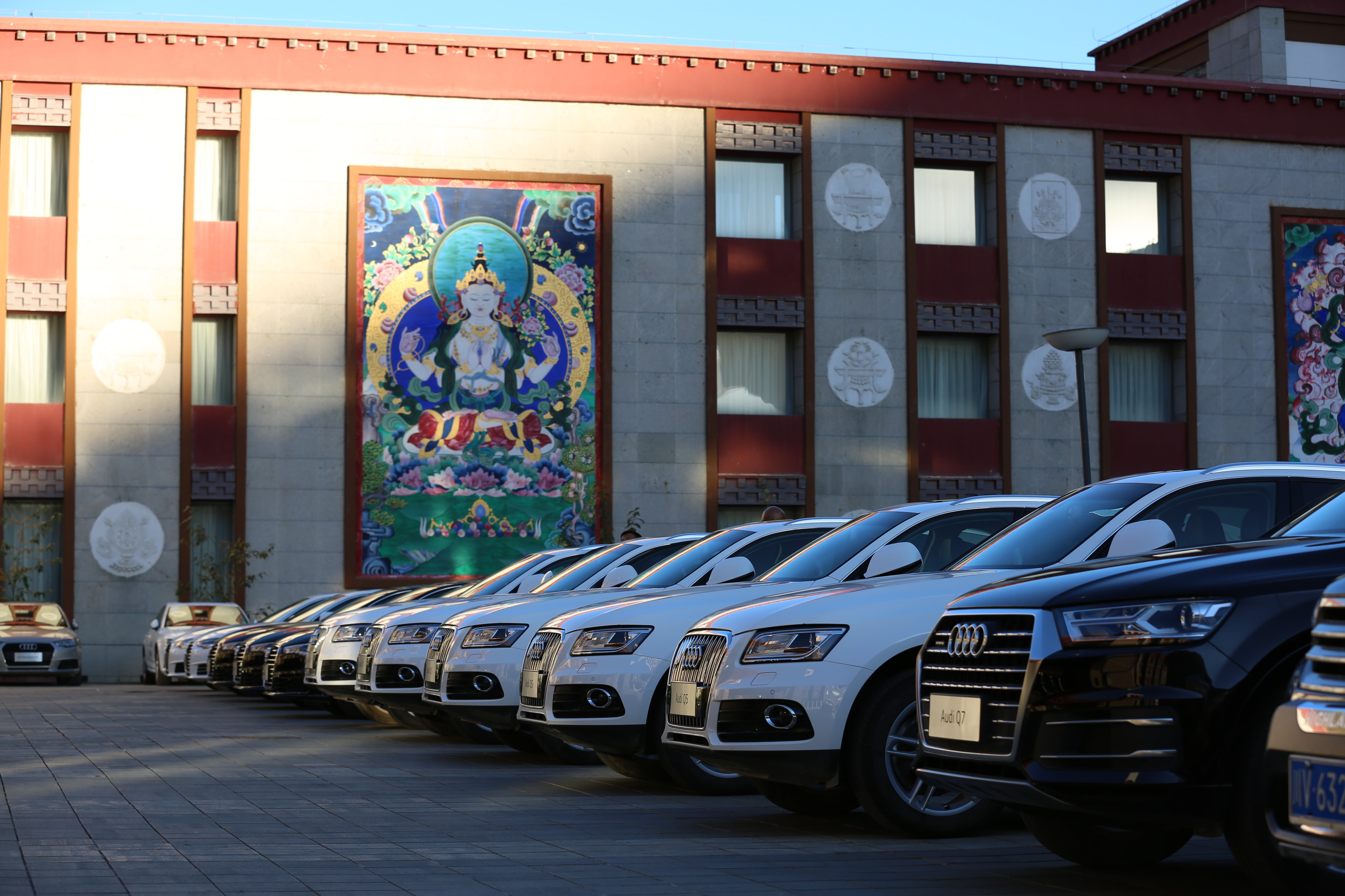 day, building, text, outdoors, china, architecture, in a row, inagi aden county, audi, transportation, parking finish, mode of transportation, car, street art, HD Wallpaper