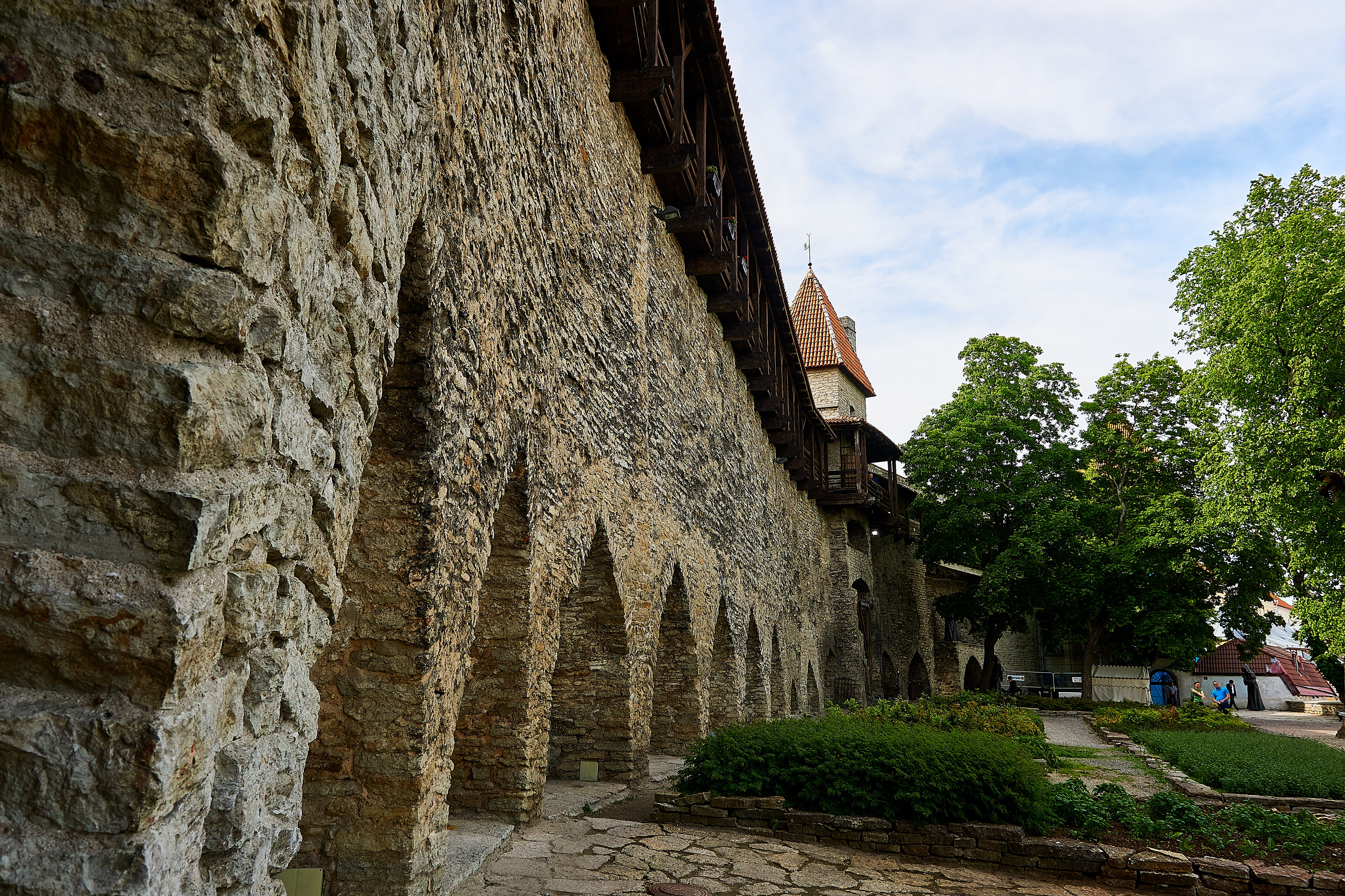 building, outdoors, travel destinations, history, sky, plant, city wall, travel, steeple, homes, estonia, 5K, ancient civilization, incidental people, HD Wallpaper