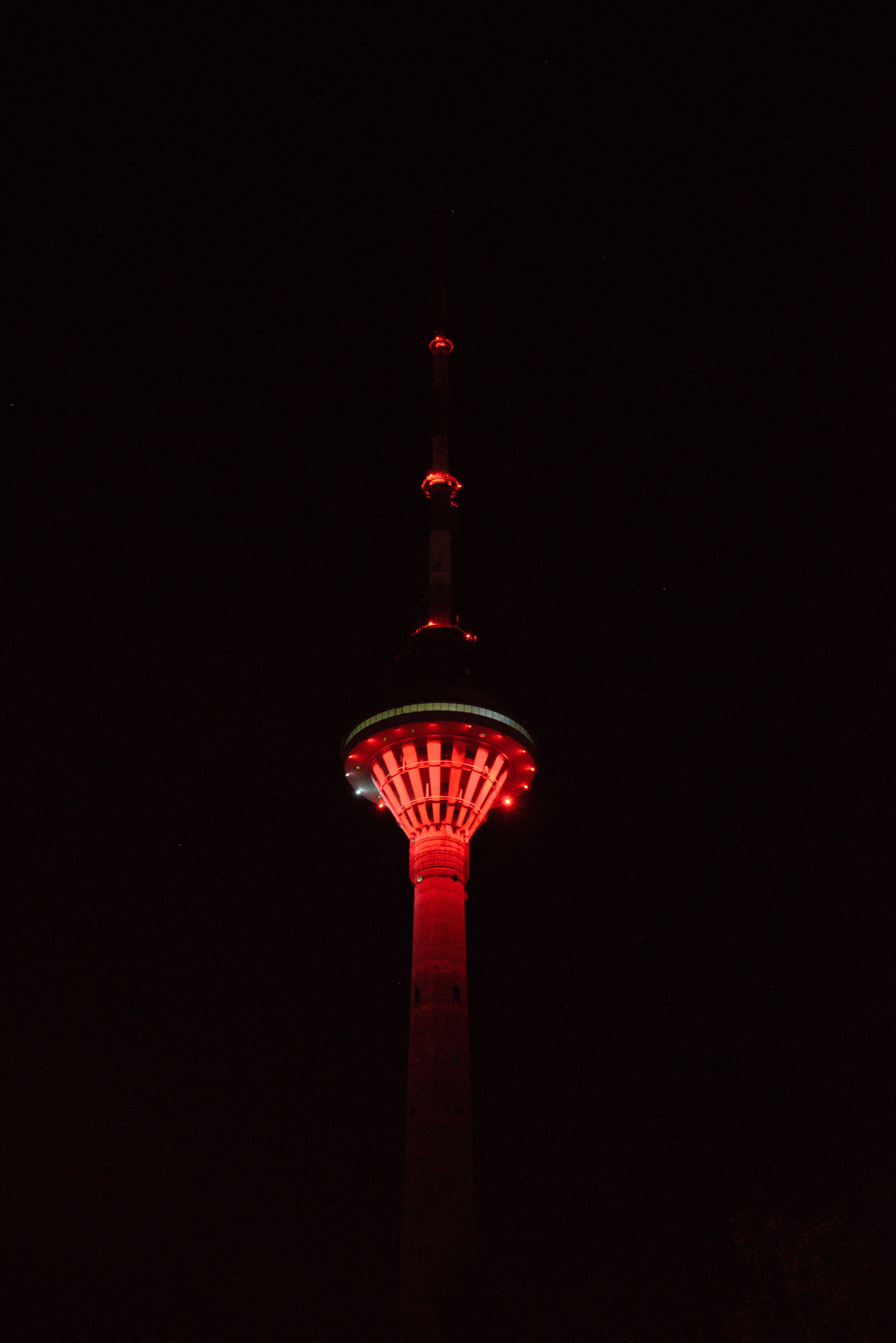 communication, lights, lighting equipment, no people, black background, red, tallinn, tv, building, tower, 5K, estonia, nature, outdoors, tall, spire, Phone HD Wallpaper