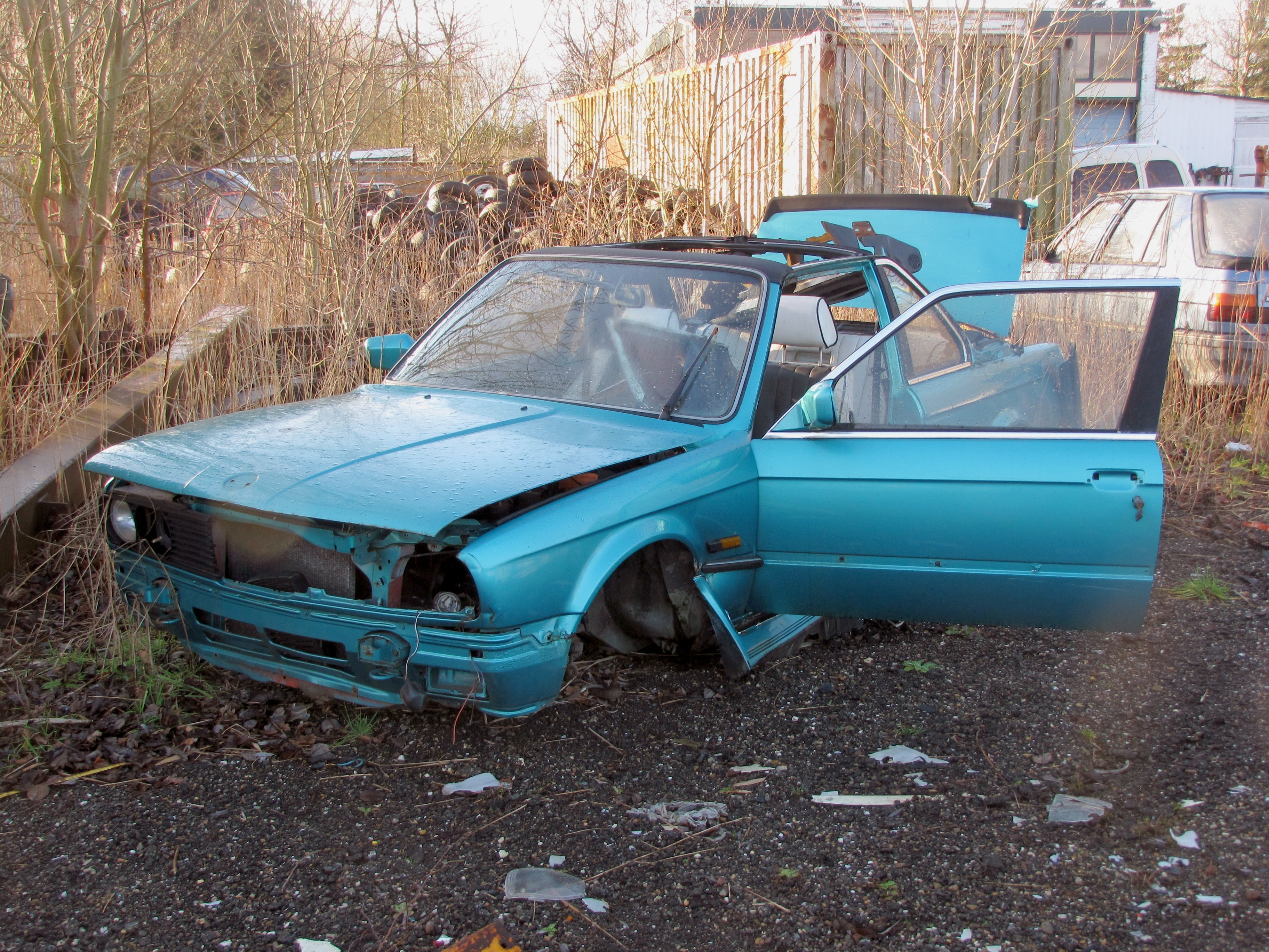 scrap, day, stationary, garage, automotive, bmw, built structure, bmw e-21, nature, blue, body, damaged, land, car, junkyard, baur cabriolet, old, plant, HD Wallpaper