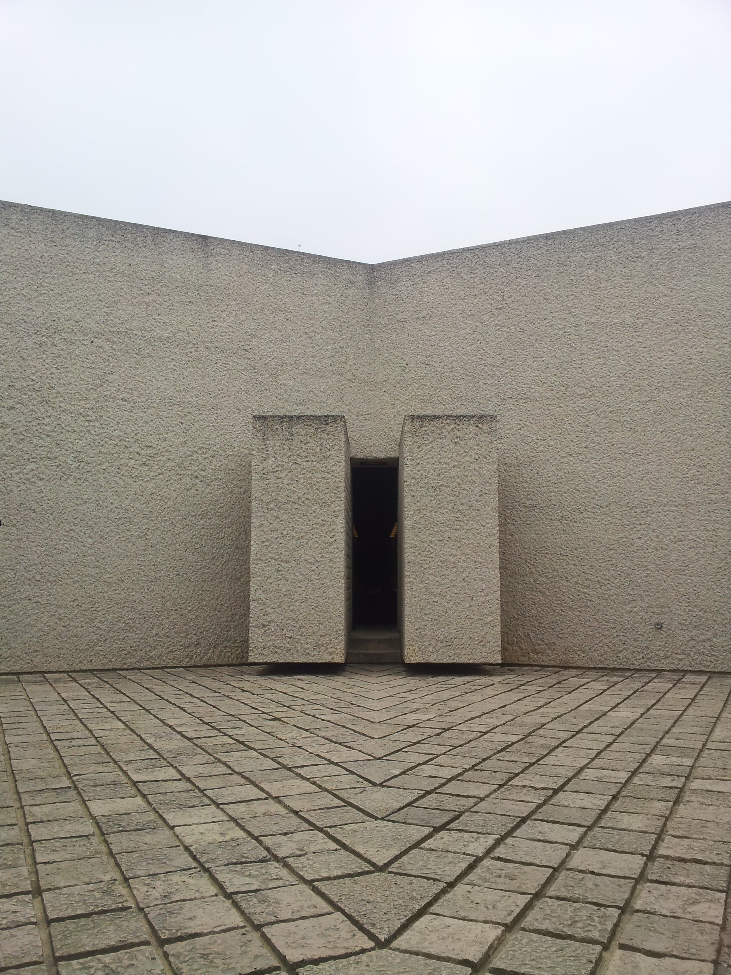 entrance, hole, city, built structure, no people, footpath, wall - building feature, 2K, block, tiled floor, stone, absence, île de la cité, copy space, Phone HD Wallpaper