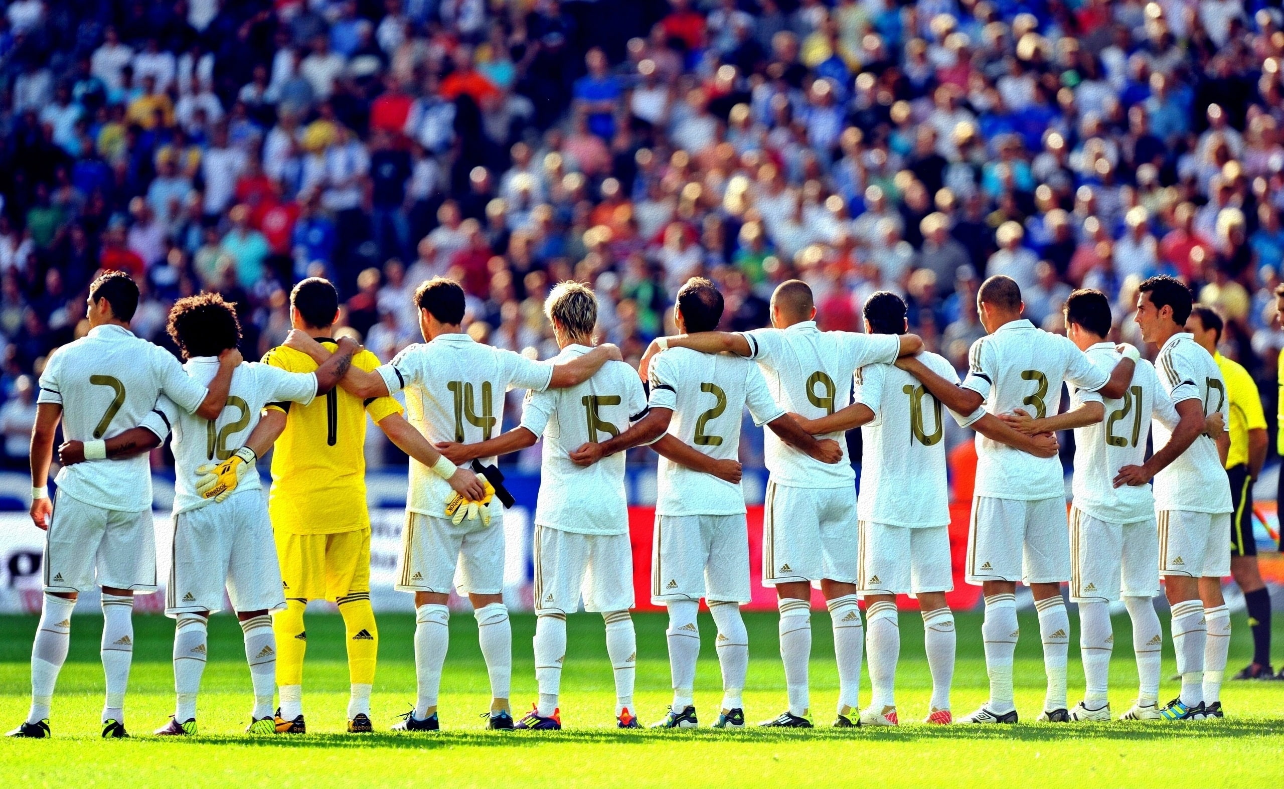 group of people, arms raised, standing, Sports, crowd, Team, full length, arts culture and entertainment, Football, Real, day, Soccer, multi colored, sport, HD Wallpaper