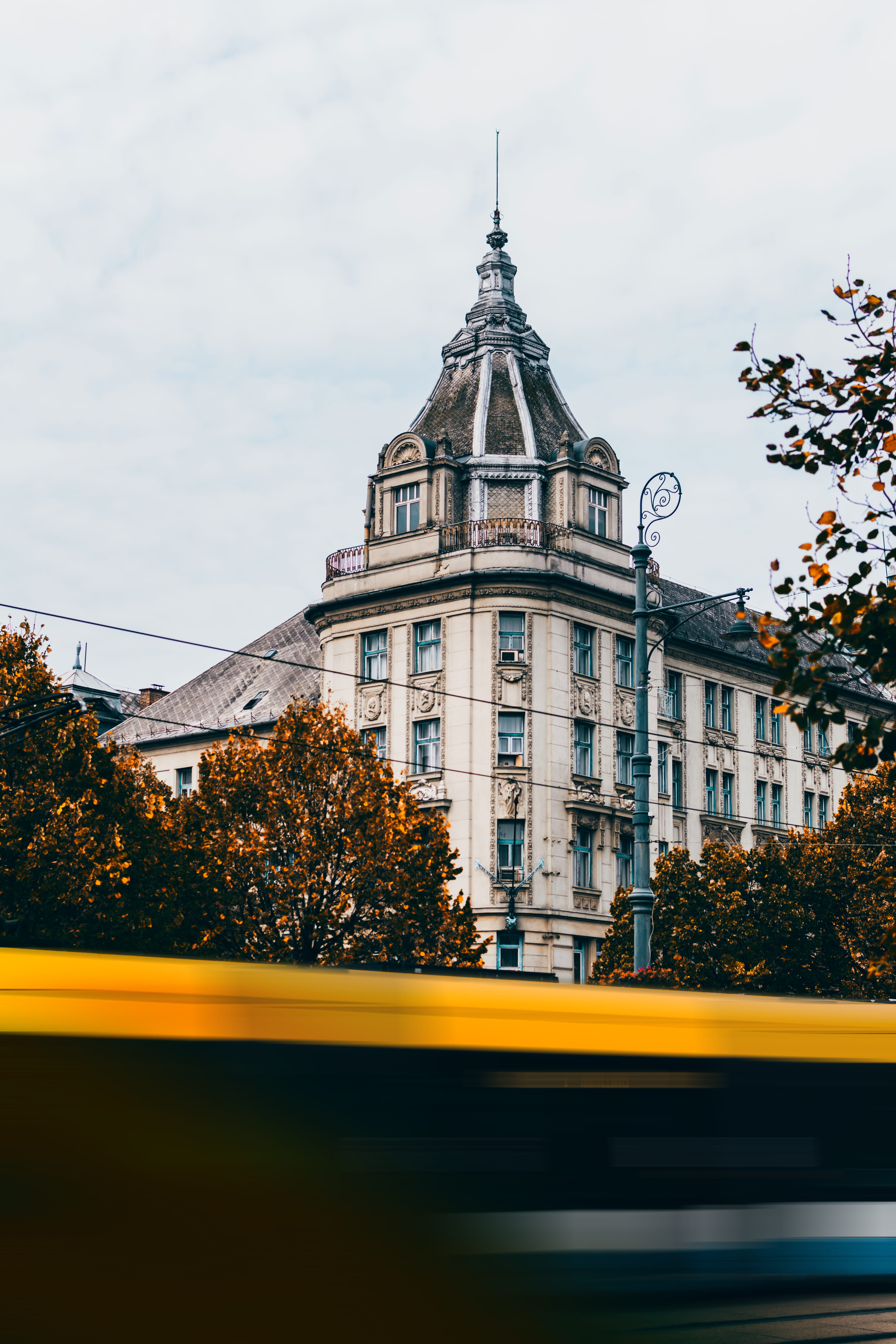 sk, gray, 5K, yellow, house, building, concrete, building exterior, architecture, mode of transportation, public transportation, travel, city, white, blue, Phone HD Wallpaper