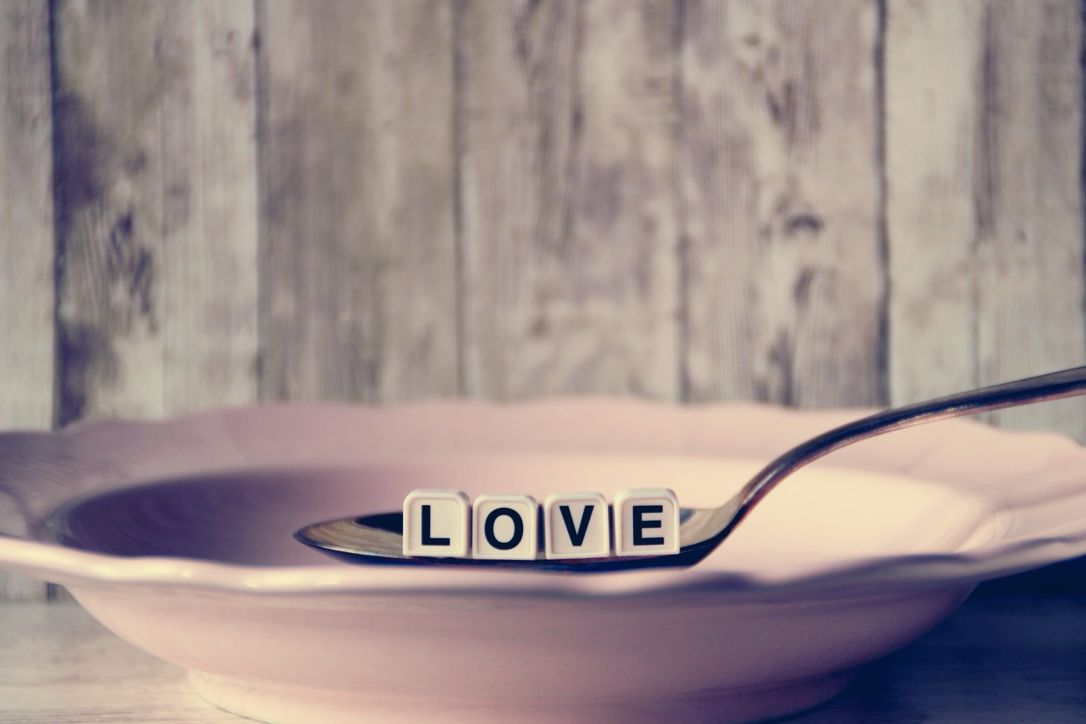 2K, table, heart, food and drink, container, prepare, cook, food, selective focus, refreshment, indoors, spoon, kitchen utensil, capital letter, soup, HD Wallpaper