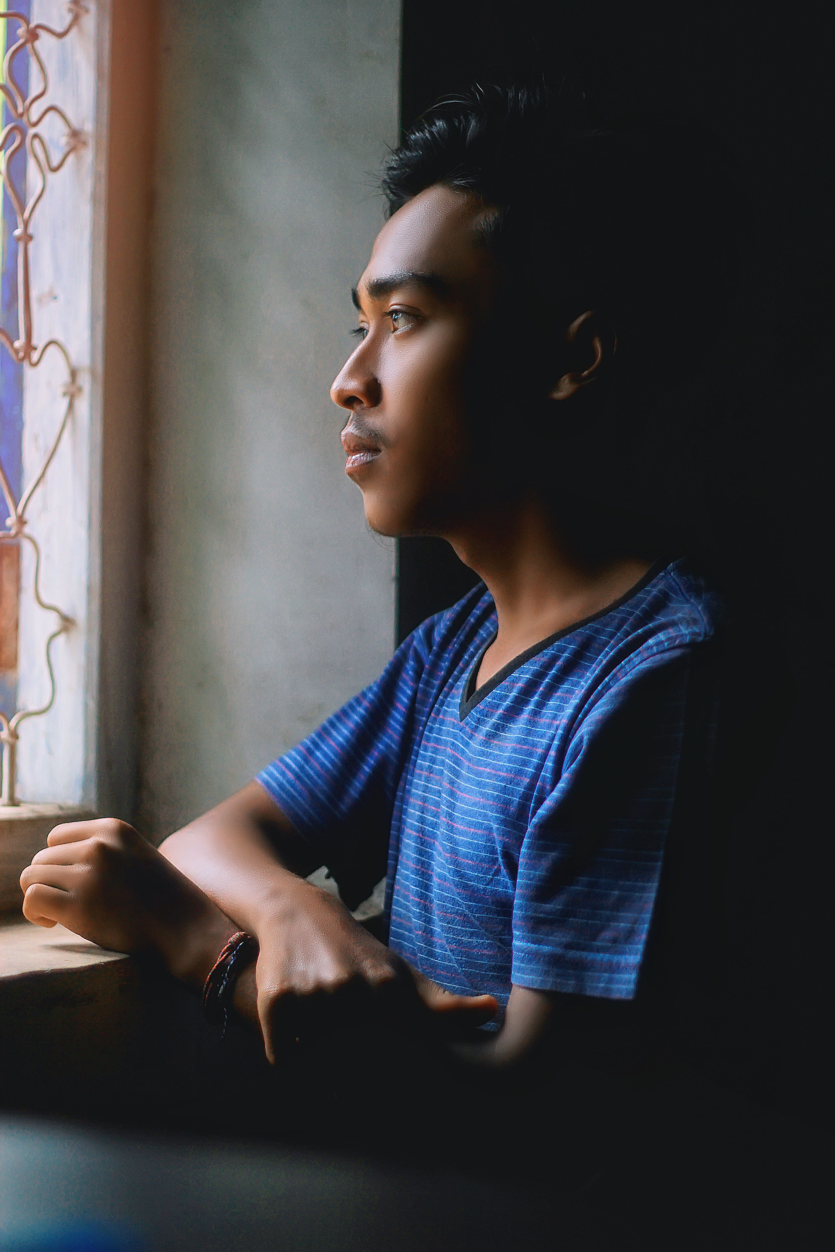 young women, adult, leisure activity, real people, looking away, lombok, profile view, contemplation, asia, sitting, day dreaming, 5K, women, one person, Phone HD Wallpaper