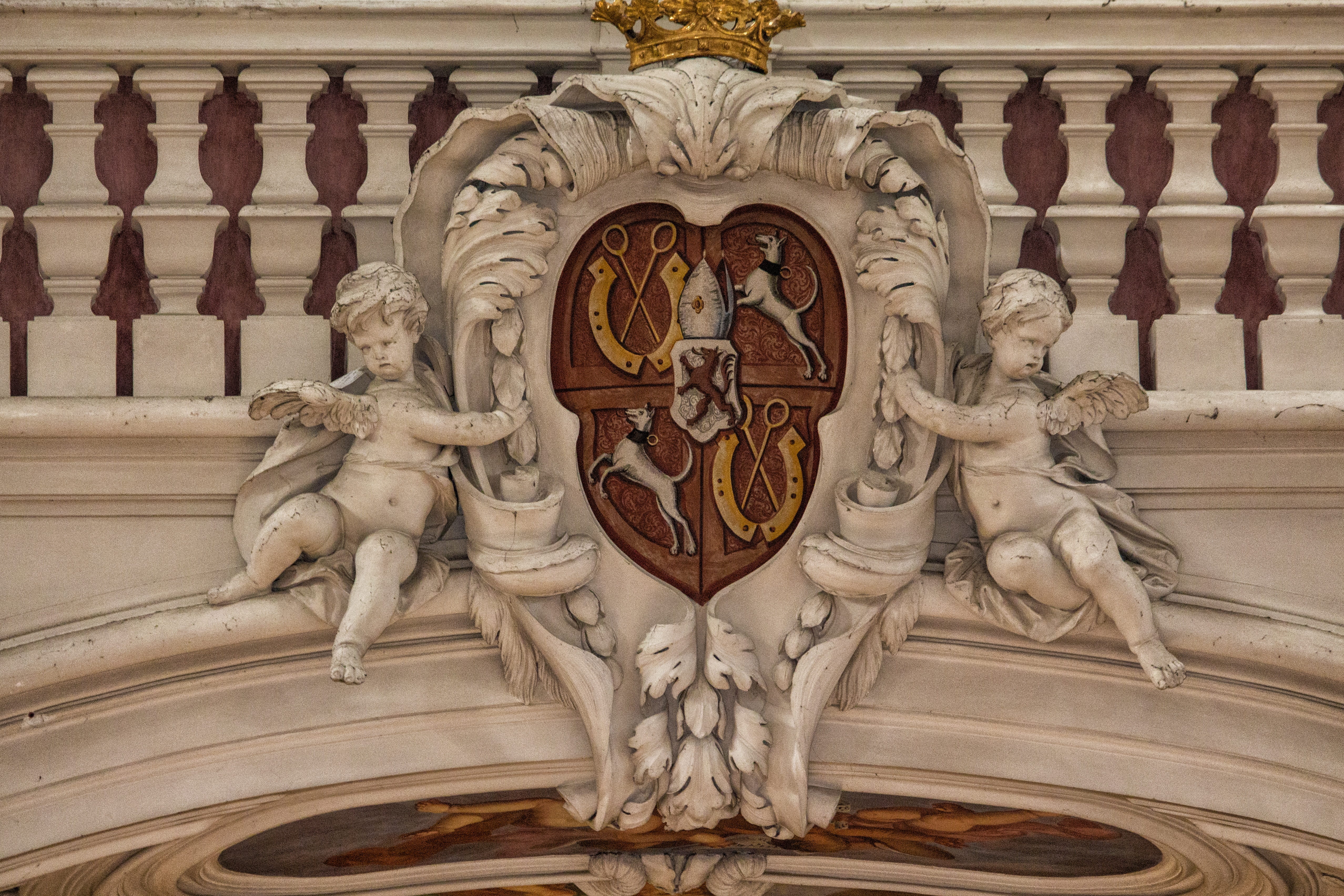 carving - craft product, ornate, no people, statue, the past, belief, figure, coat of arms, pillar, gallery, 4K, architecture, building, history, craft, HD Wallpaper