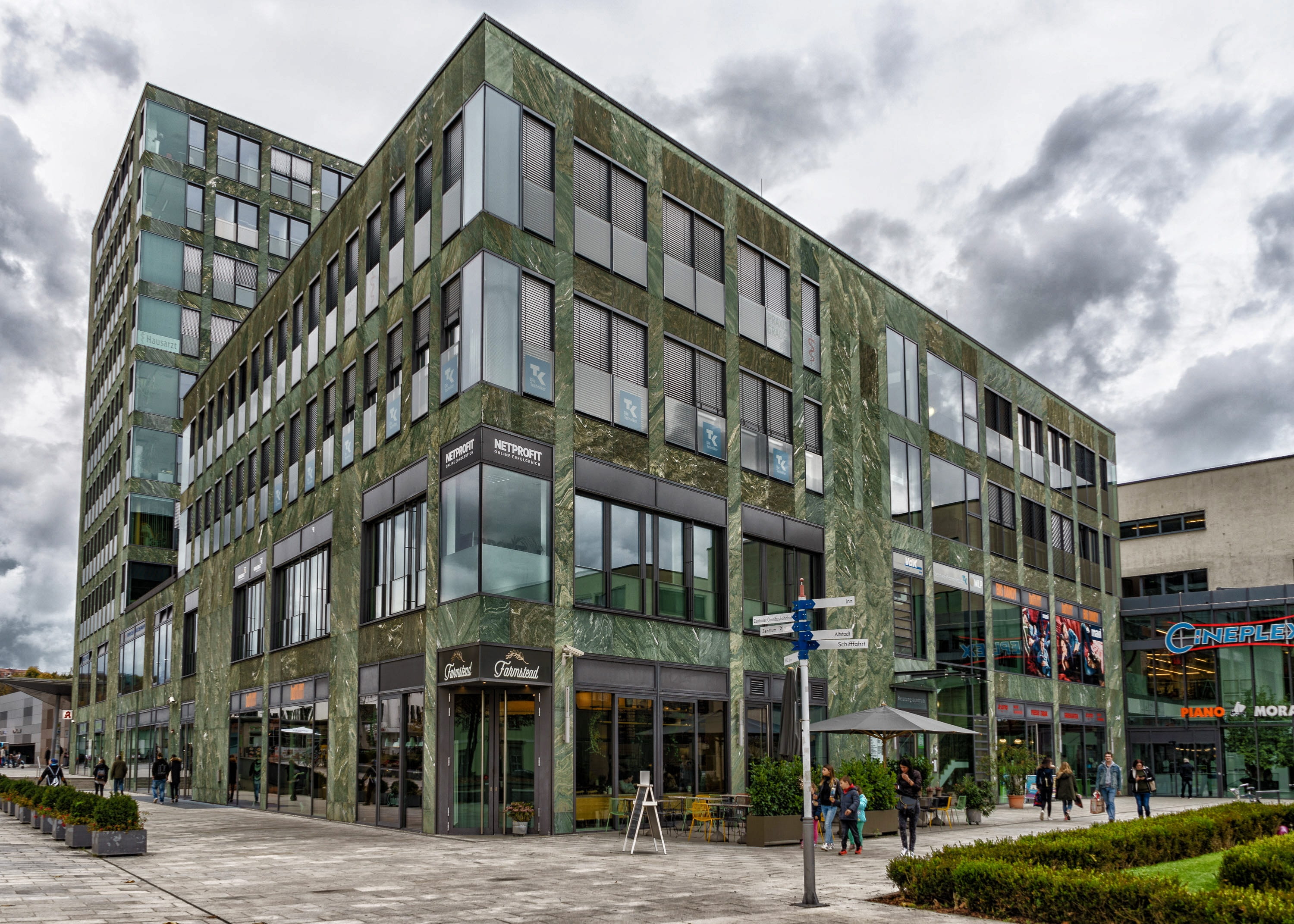 building exterior, education, built structure, glass - material, day, industry, 2K, outdoors, nature, building, city, panorama, inn, center, people, passau, HD Wallpaper