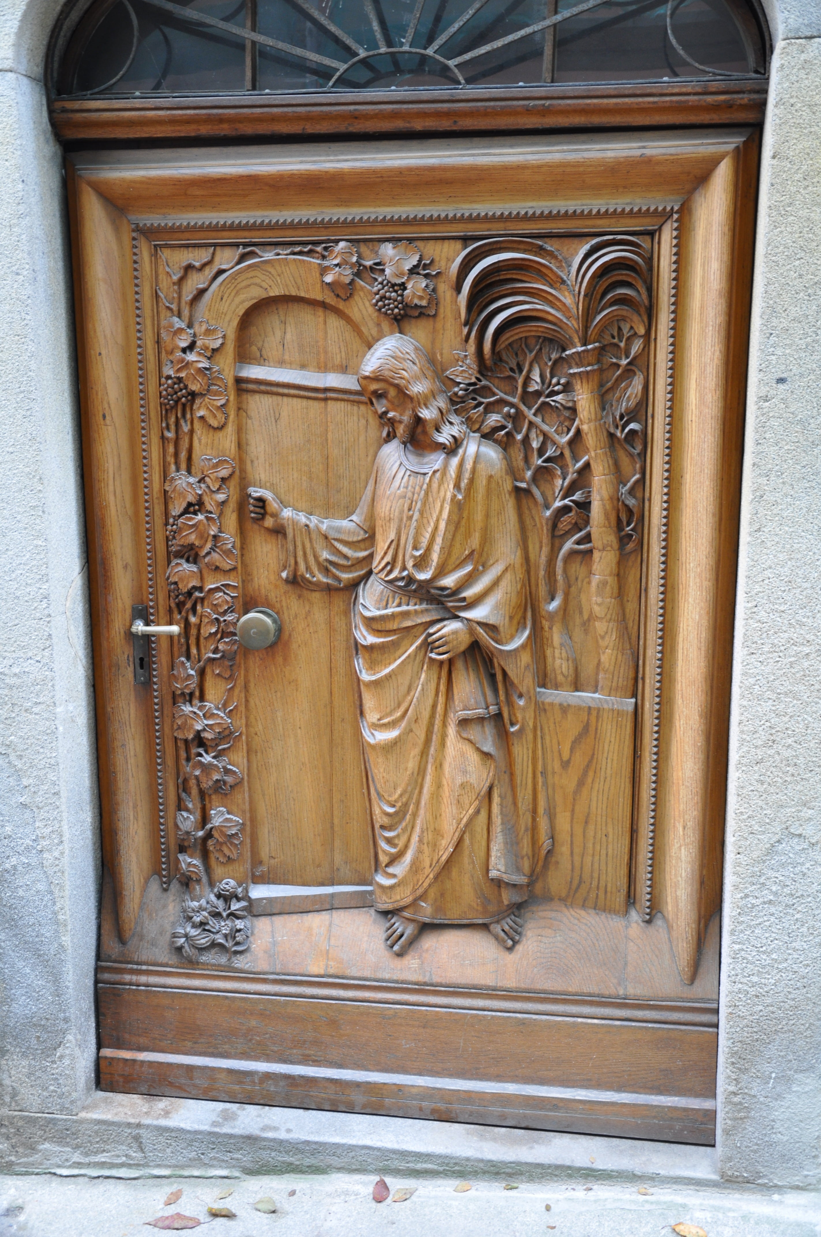 built structure, male likeness, pattern, craft, design, jesus, relief, wood - material, architecture, door, creativity, day, entrance, representation, bas relief, Phone HD Wallpaper